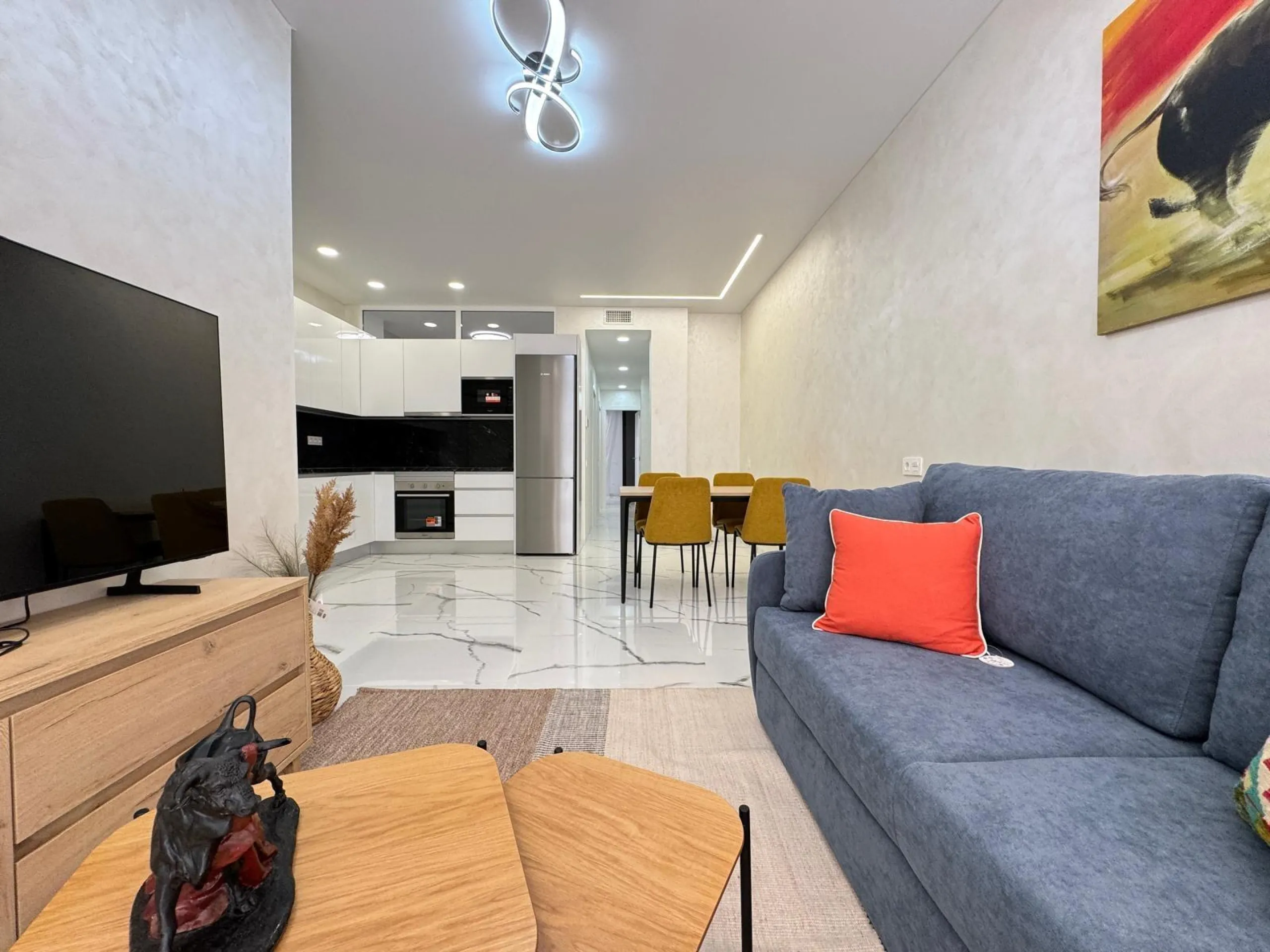 TOTALMENTE REFORMADO APARTAMENTO A 50 METROS DE PLAYA DEL CURA. 2 DORM. 2 BAÑOS. SUPERFICIE CONSTRUIDA 67 M2.