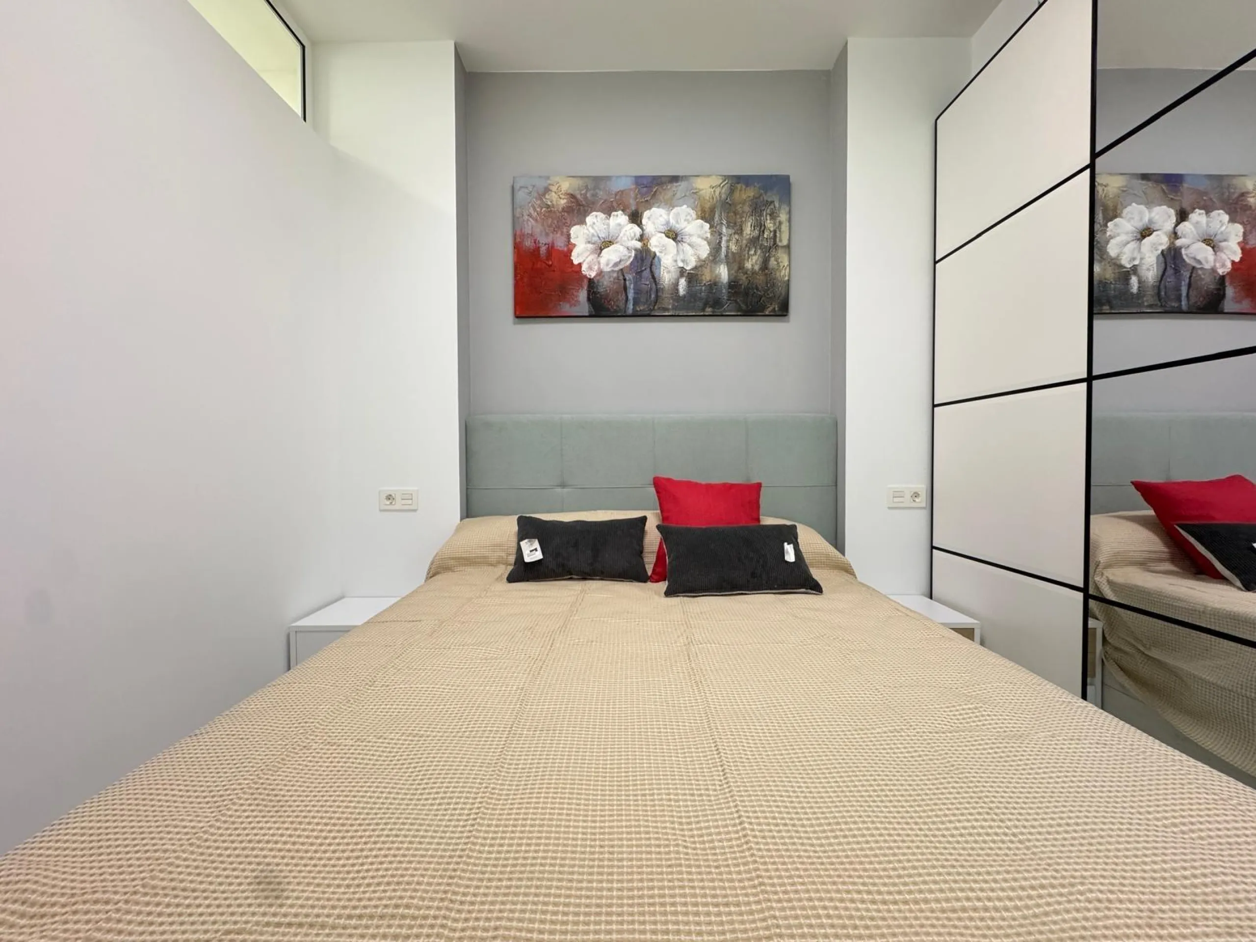 TOTALMENTE REFORMADO APARTAMENTO A 50 METROS DE PLAYA DEL CURA. 2 DORM. 2 BAÑOS. SUPERFICIE CONSTRUIDA 67 M2.