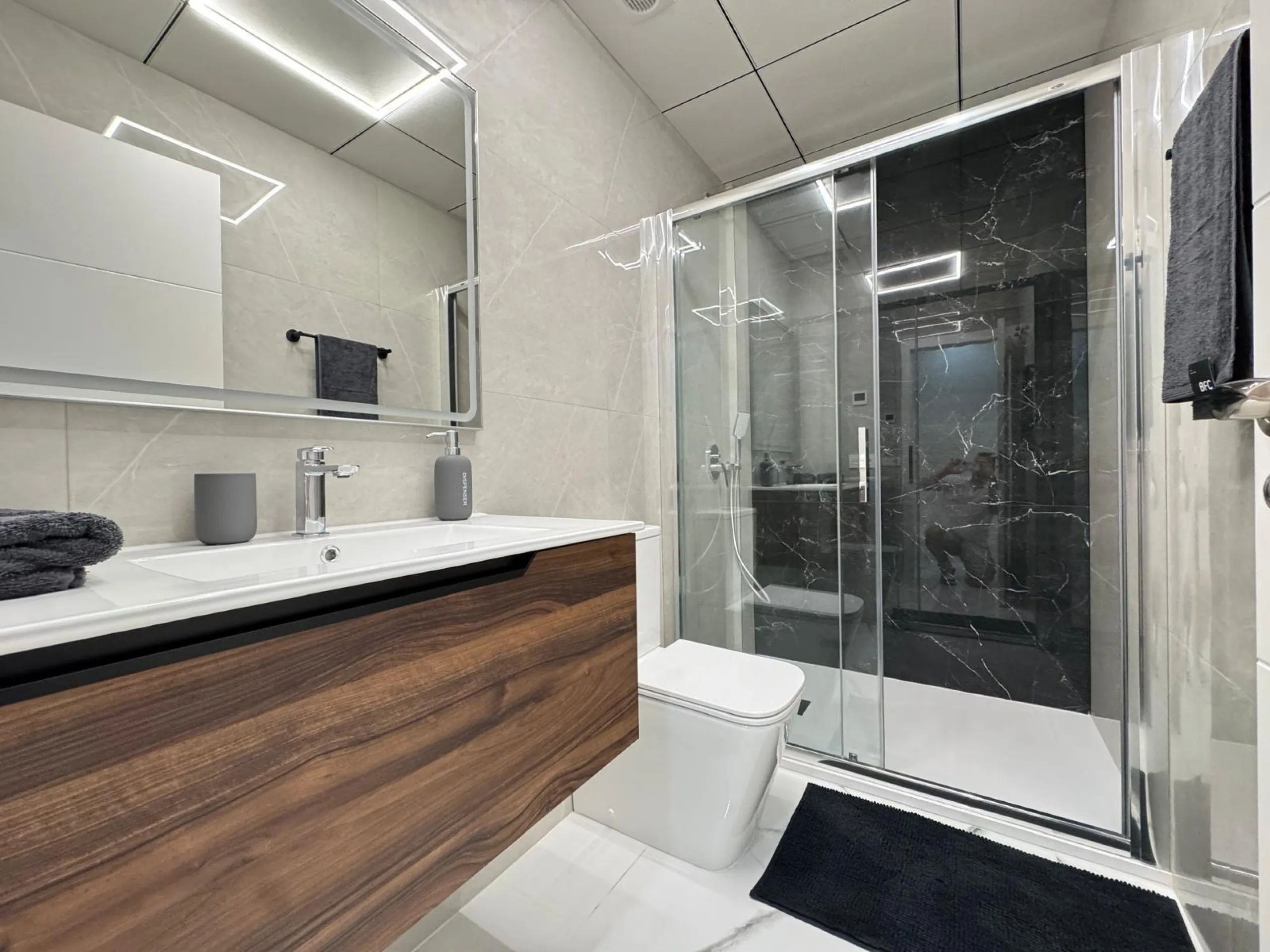 TOTALMENTE REFORMADO APARTAMENTO A 50 METROS DE PLAYA DEL CURA. 2 DORM. 2 BAÑOS. SUPERFICIE CONSTRUIDA 67 M2.