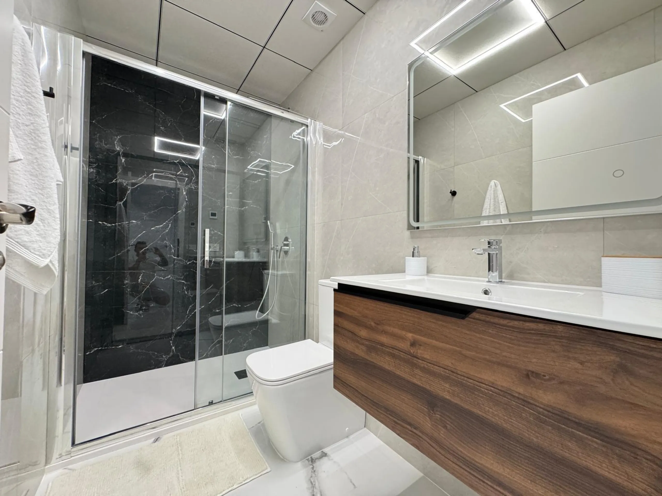 TOTALMENTE REFORMADO APARTAMENTO A 50 METROS DE PLAYA DEL CURA. 2 DORM. 2 BAÑOS. SUPERFICIE CONSTRUIDA 67 M2.