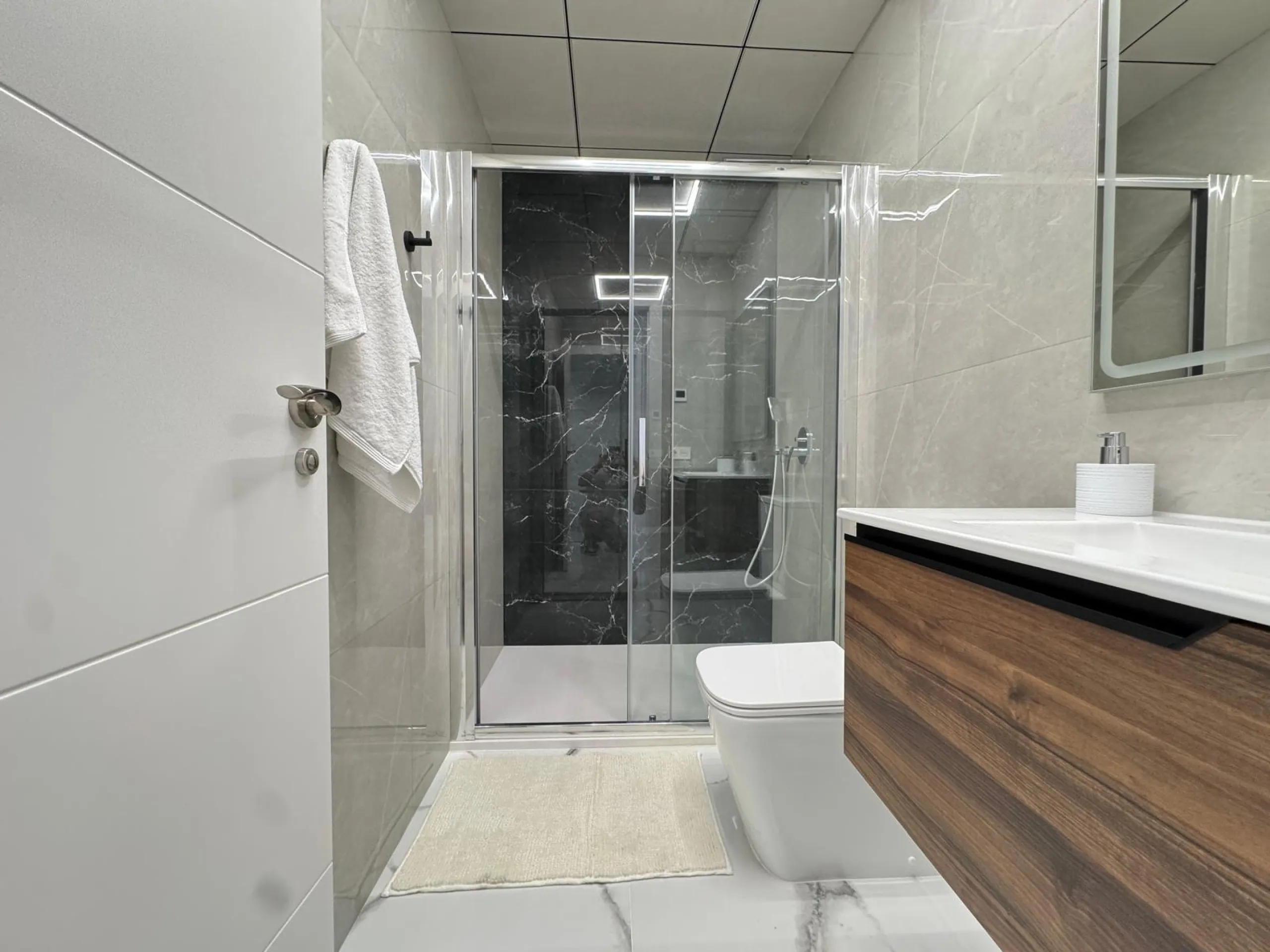 TOTALMENTE REFORMADO APARTAMENTO A 50 METROS DE PLAYA DEL CURA. 2 DORM. 2 BAÑOS. SUPERFICIE CONSTRUIDA 67 M2.