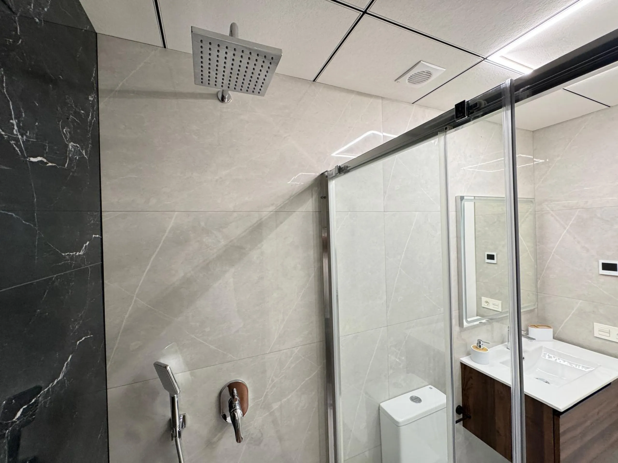 TOTALMENTE REFORMADO APARTAMENTO A 50 METROS DE PLAYA DEL CURA. 2 DORM. 2 BAÑOS. SUPERFICIE CONSTRUIDA 67 M2.