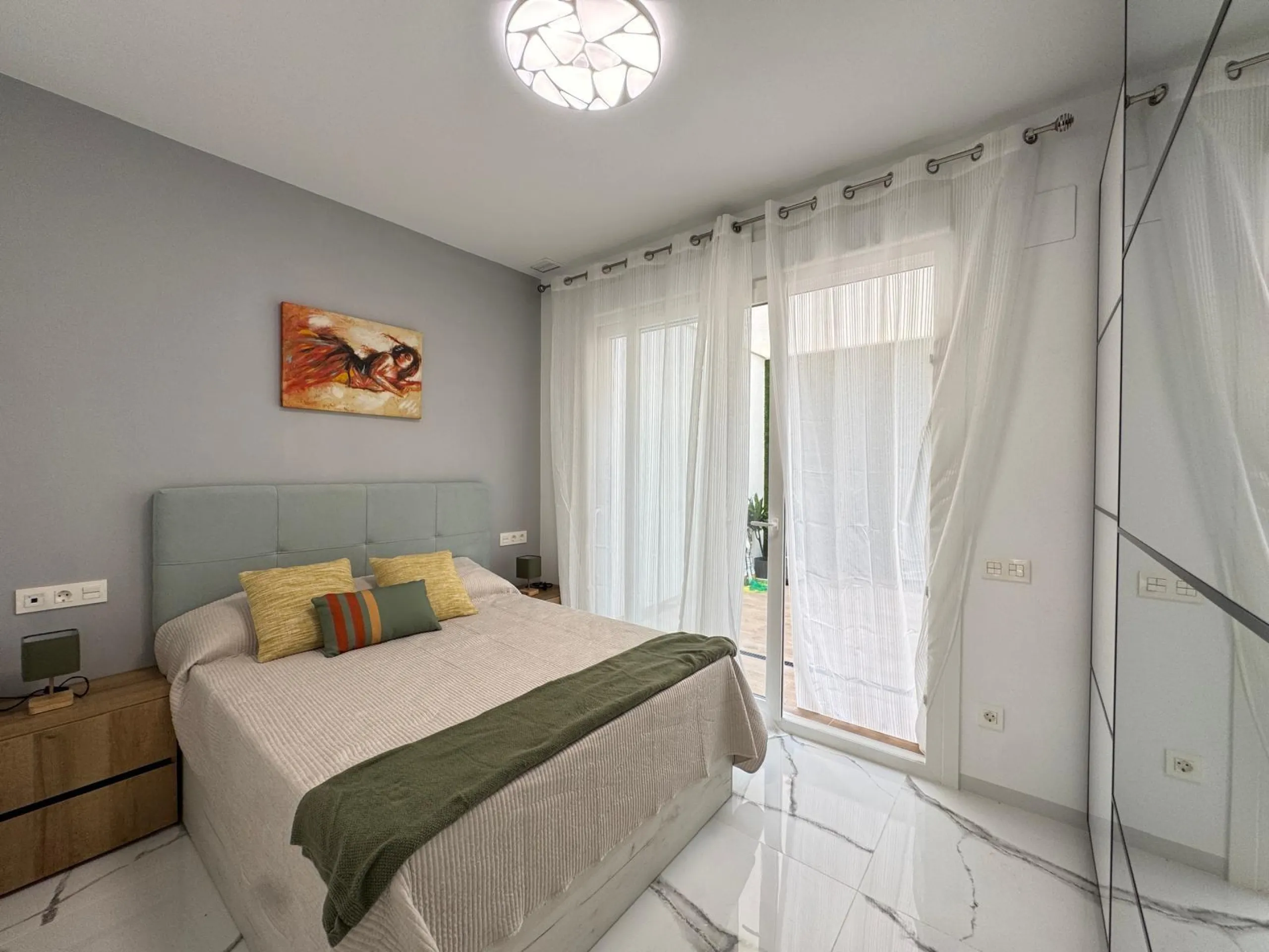 TOTALMENTE REFORMADO APARTAMENTO A 50 METROS DE PLAYA DEL CURA. 2 DORM. 2 BAÑOS. SUPERFICIE CONSTRUIDA 67 M2.