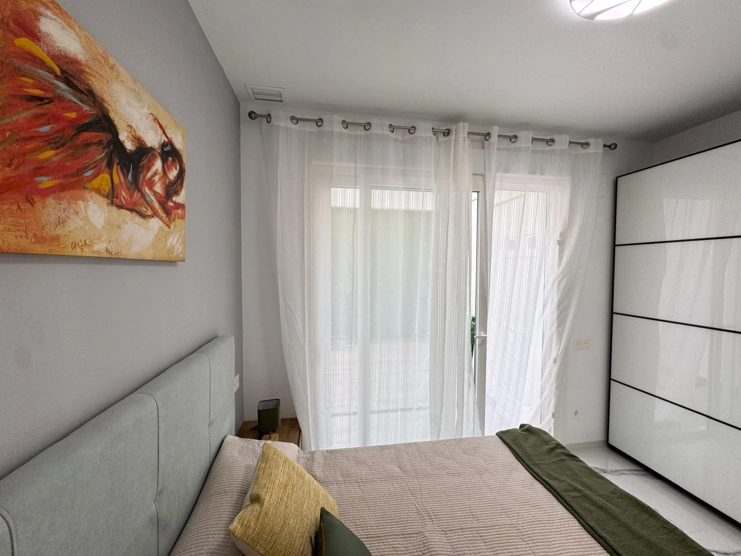 TOTALMENTE REFORMADO APARTAMENTO A 50 METROS DE PLAYA DEL CURA. 2 DORM. 2 BAÑOS. SUPERFICIE CONSTRUIDA 67 M2.