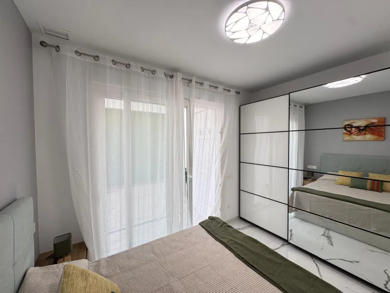 TOTALMENTE REFORMADO APARTAMENTO A 50 METROS DE PLAYA DEL CURA. 2 DORM. 2 BAÑOS. SUPERFICIE CONSTRUIDA 67 M2.