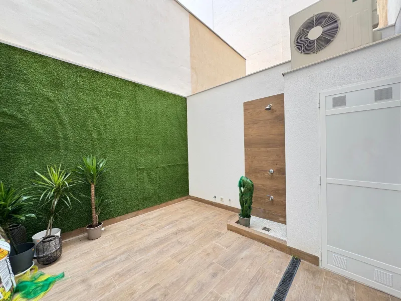 TOTALMENTE REFORMADO APARTAMENTO A 50 METROS DE PLAYA DEL CURA. 2 DORM. 2 BAÑOS. SUPERFICIE CONSTRUIDA 67 M2.