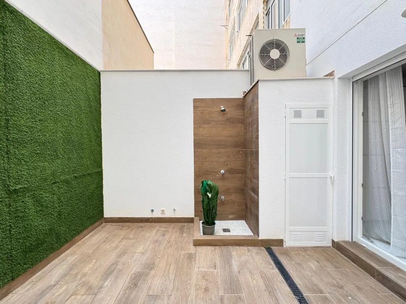 TOTALMENTE REFORMADO APARTAMENTO A 50 METROS DE PLAYA DEL CURA. 2 DORM. 2 BAÑOS. SUPERFICIE CONSTRUIDA 67 M2.