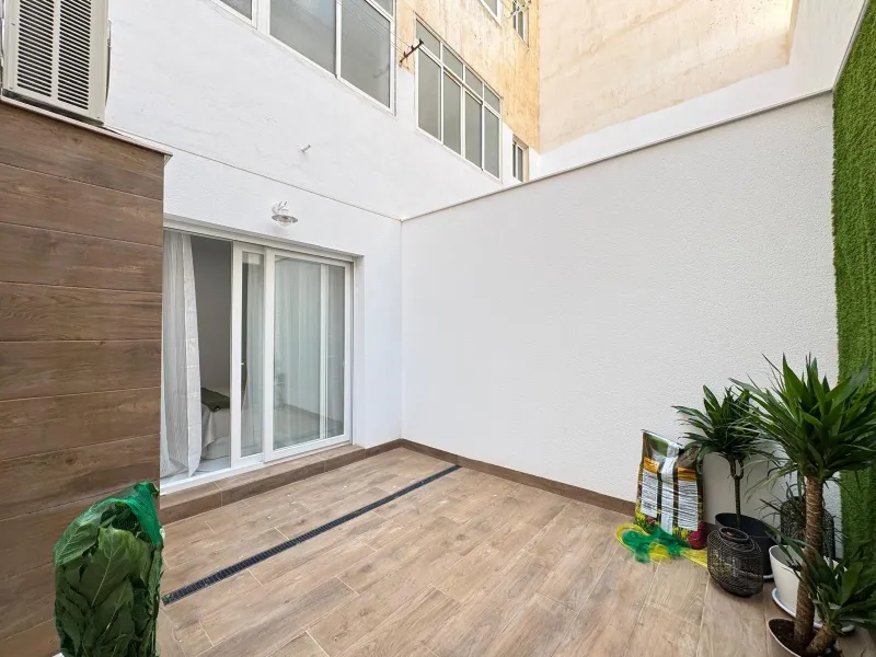 TOTALMENTE REFORMADO APARTAMENTO A 50 METROS DE PLAYA DEL CURA. 2 DORM. 2 BAÑOS. SUPERFICIE CONSTRUIDA 67 M2.