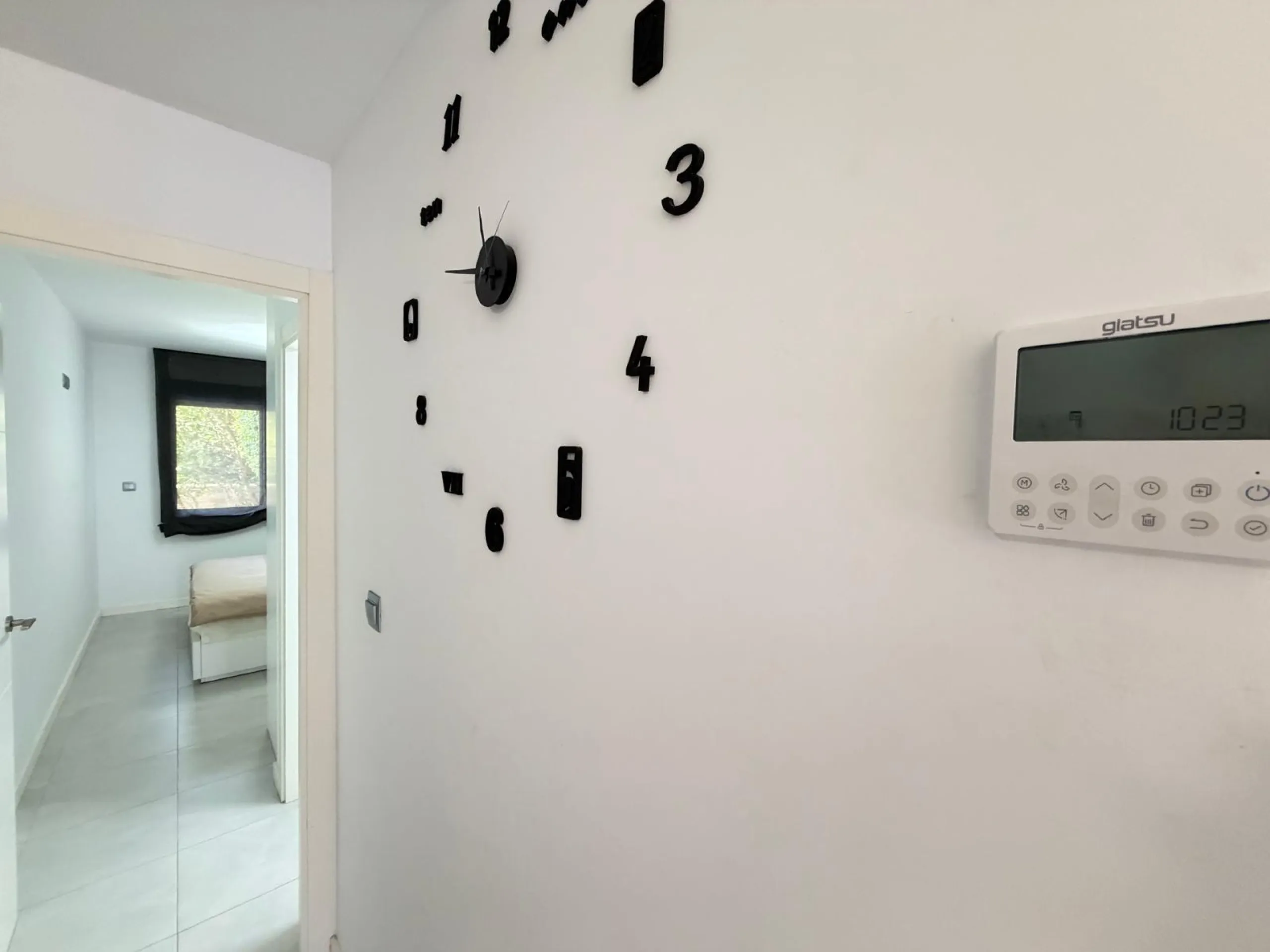 АПАРТАМЕНТЫ С ПРИВАТНЫМ УЧАСТКОМ 30 М2 В КАМПОАМОР. 3 СПАЛЬНИ. 2 ВАННЫЕ. ПЛОЩАДЬ 93 М2. ОБЩИЙ БАССЕЙН