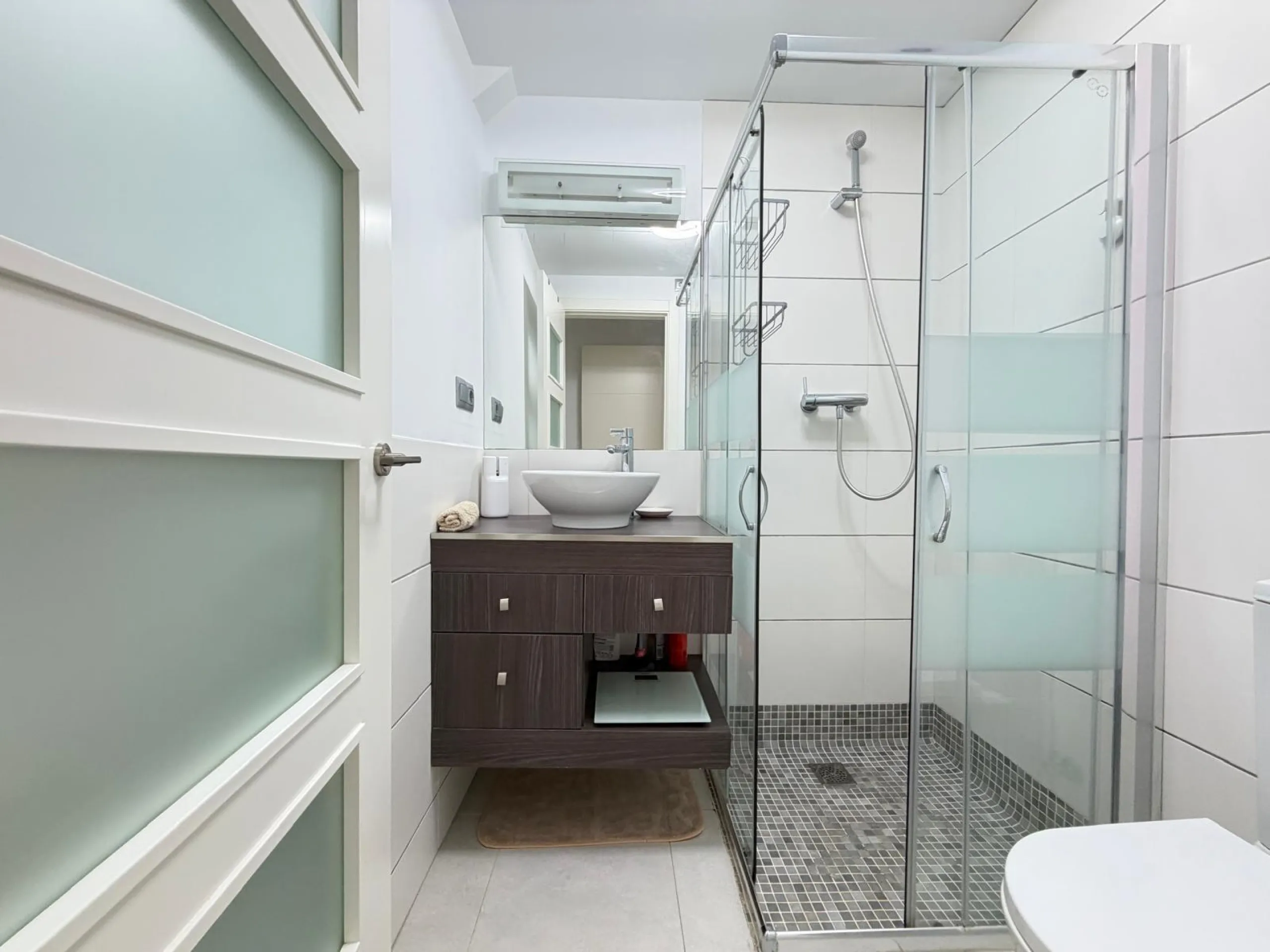 АПАРТАМЕНТЫ С ПРИВАТНЫМ УЧАСТКОМ 30 М2 В КАМПОАМОР. 3 СПАЛЬНИ. 2 ВАННЫЕ. ПЛОЩАДЬ 93 М2. ОБЩИЙ БАССЕЙН
