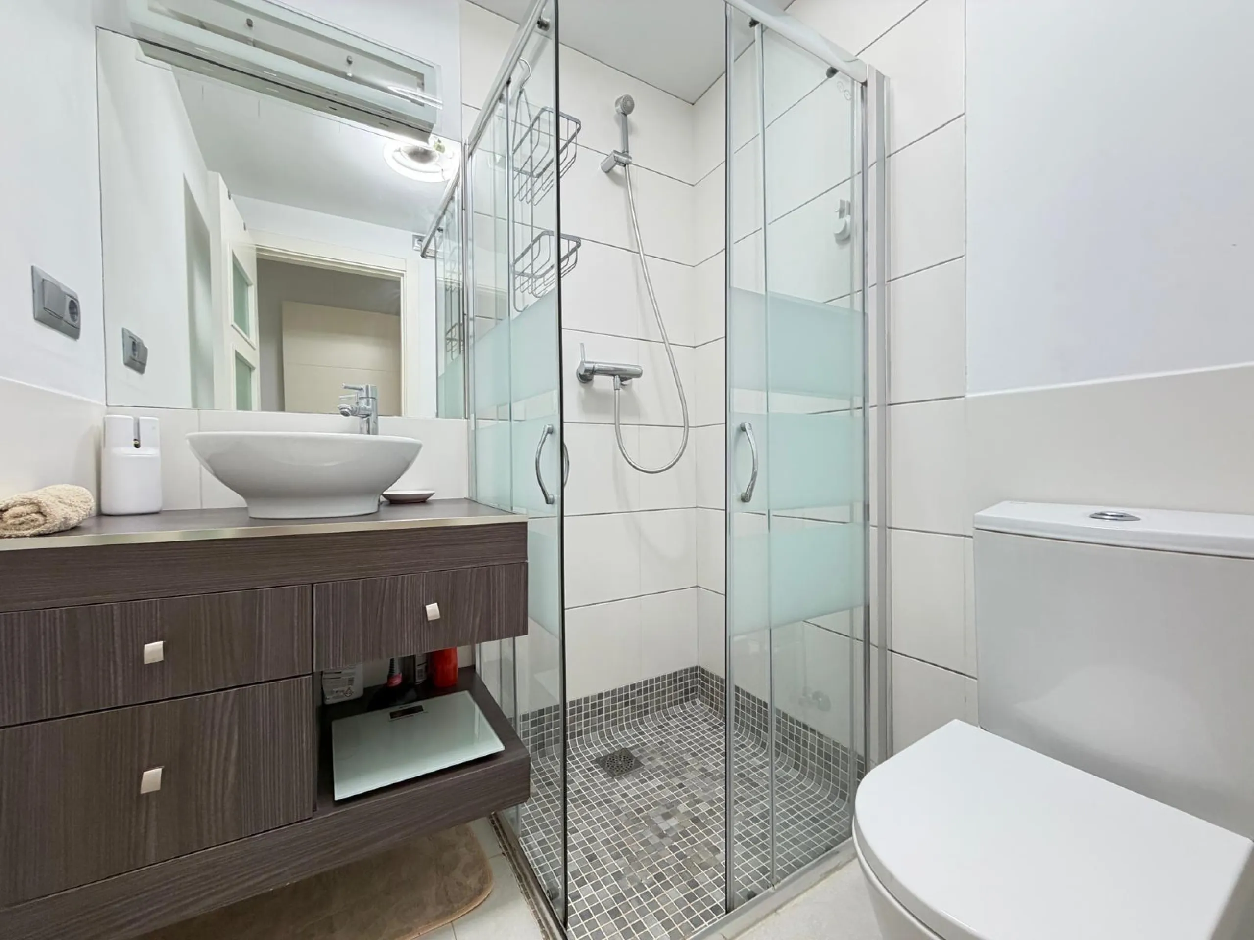 АПАРТАМЕНТЫ С ПРИВАТНЫМ УЧАСТКОМ 30 М2 В КАМПОАМОР. 3 СПАЛЬНИ. 2 ВАННЫЕ. ПЛОЩАДЬ 93 М2. ОБЩИЙ БАССЕЙН