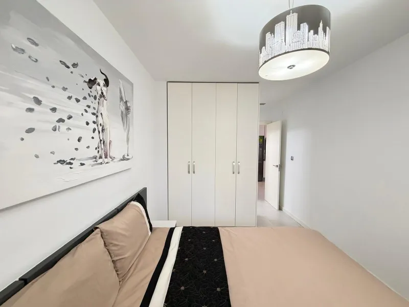 АПАРТАМЕНТЫ С ПРИВАТНЫМ УЧАСТКОМ 30 М2 В КАМПОАМОР. 3 СПАЛЬНИ. 2 ВАННЫЕ. ПЛОЩАДЬ 93 М2. ОБЩИЙ БАССЕЙН
