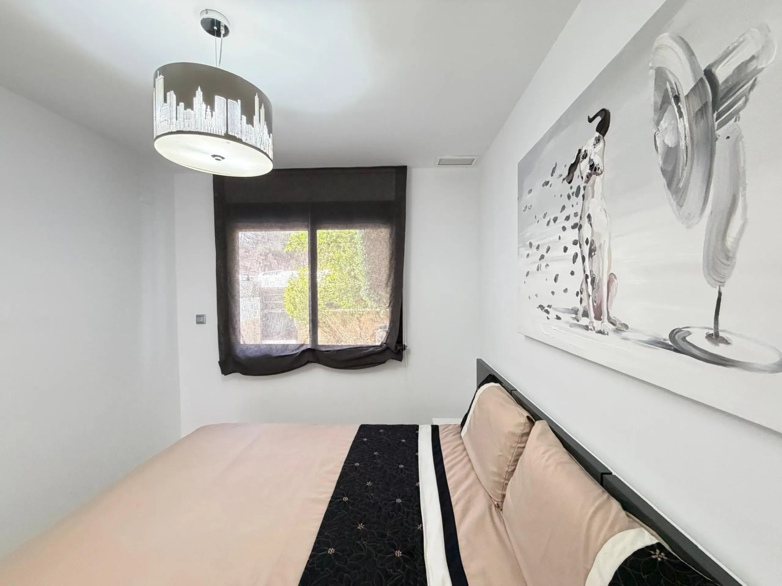 АПАРТАМЕНТЫ С ПРИВАТНЫМ УЧАСТКОМ 30 М2 В КАМПОАМОР. 3 СПАЛЬНИ. 2 ВАННЫЕ. ПЛОЩАДЬ 93 М2. ОБЩИЙ БАССЕЙН