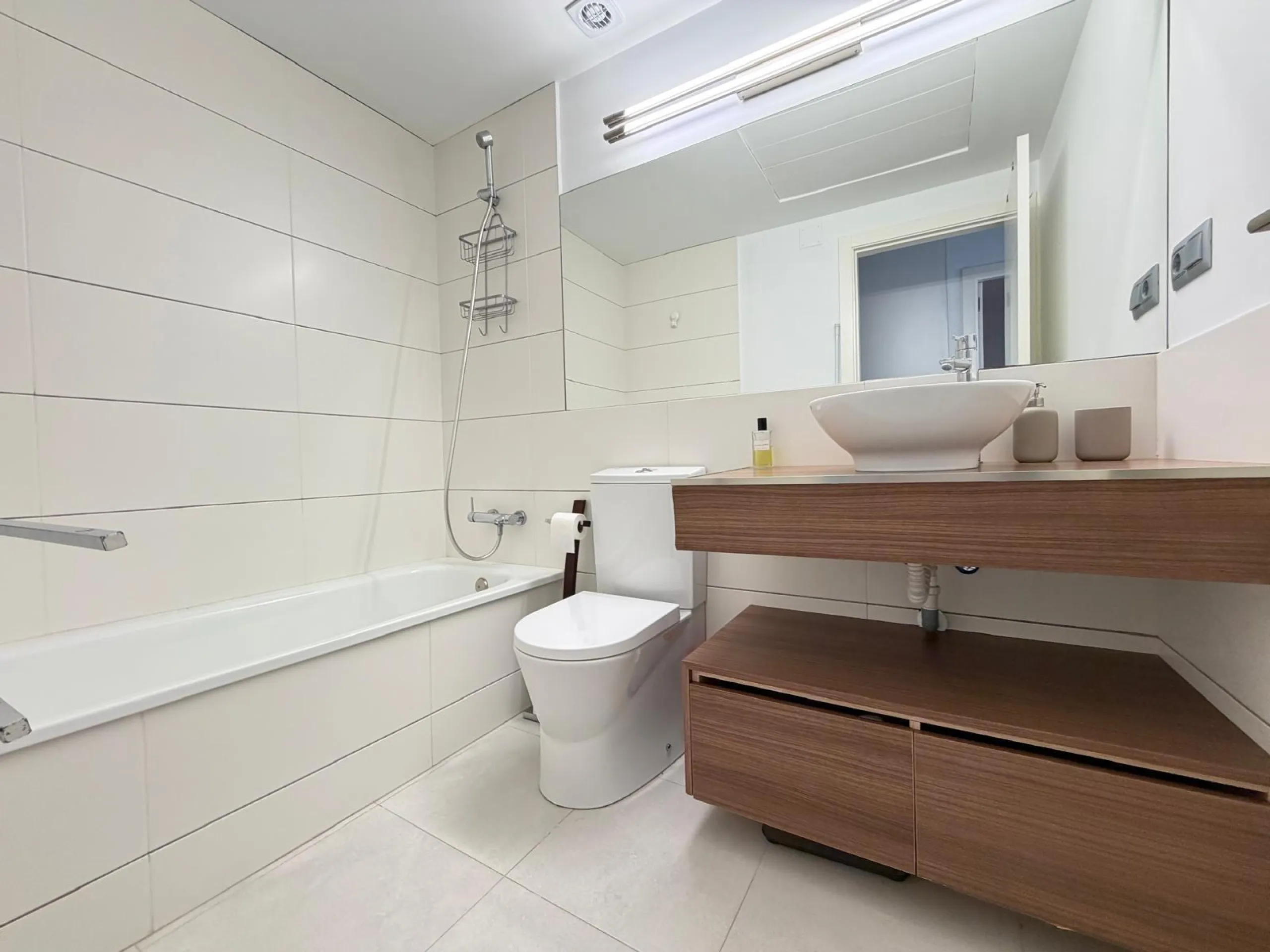 АПАРТАМЕНТЫ С ПРИВАТНЫМ УЧАСТКОМ 30 М2 В КАМПОАМОР. 3 СПАЛЬНИ. 2 ВАННЫЕ. ПЛОЩАДЬ 93 М2. ОБЩИЙ БАССЕЙН
