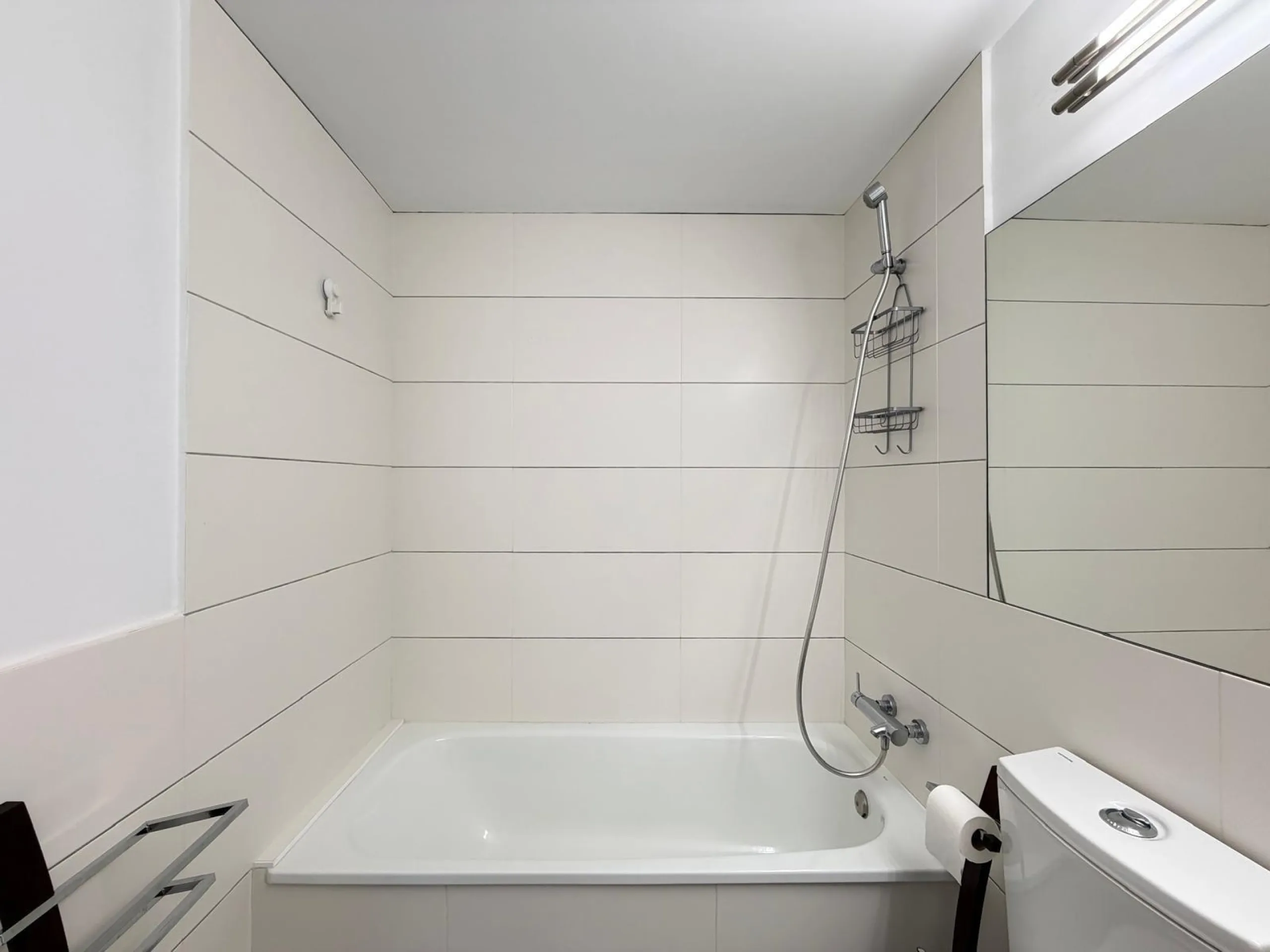 АПАРТАМЕНТЫ С ПРИВАТНЫМ УЧАСТКОМ 30 М2 В КАМПОАМОР. 3 СПАЛЬНИ. 2 ВАННЫЕ. ПЛОЩАДЬ 93 М2. ОБЩИЙ БАССЕЙН