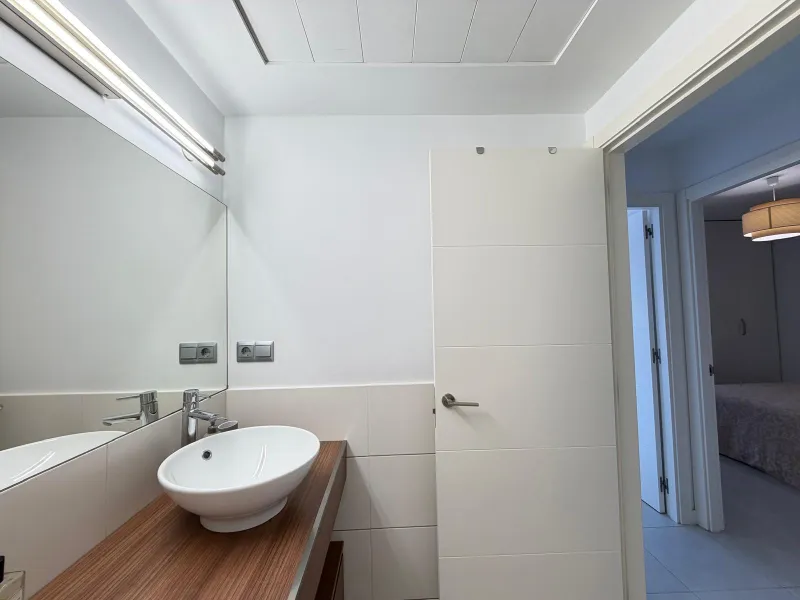 АПАРТАМЕНТЫ С ПРИВАТНЫМ УЧАСТКОМ 30 М2 В КАМПОАМОР. 3 СПАЛЬНИ. 2 ВАННЫЕ. ПЛОЩАДЬ 93 М2. ОБЩИЙ БАССЕЙН