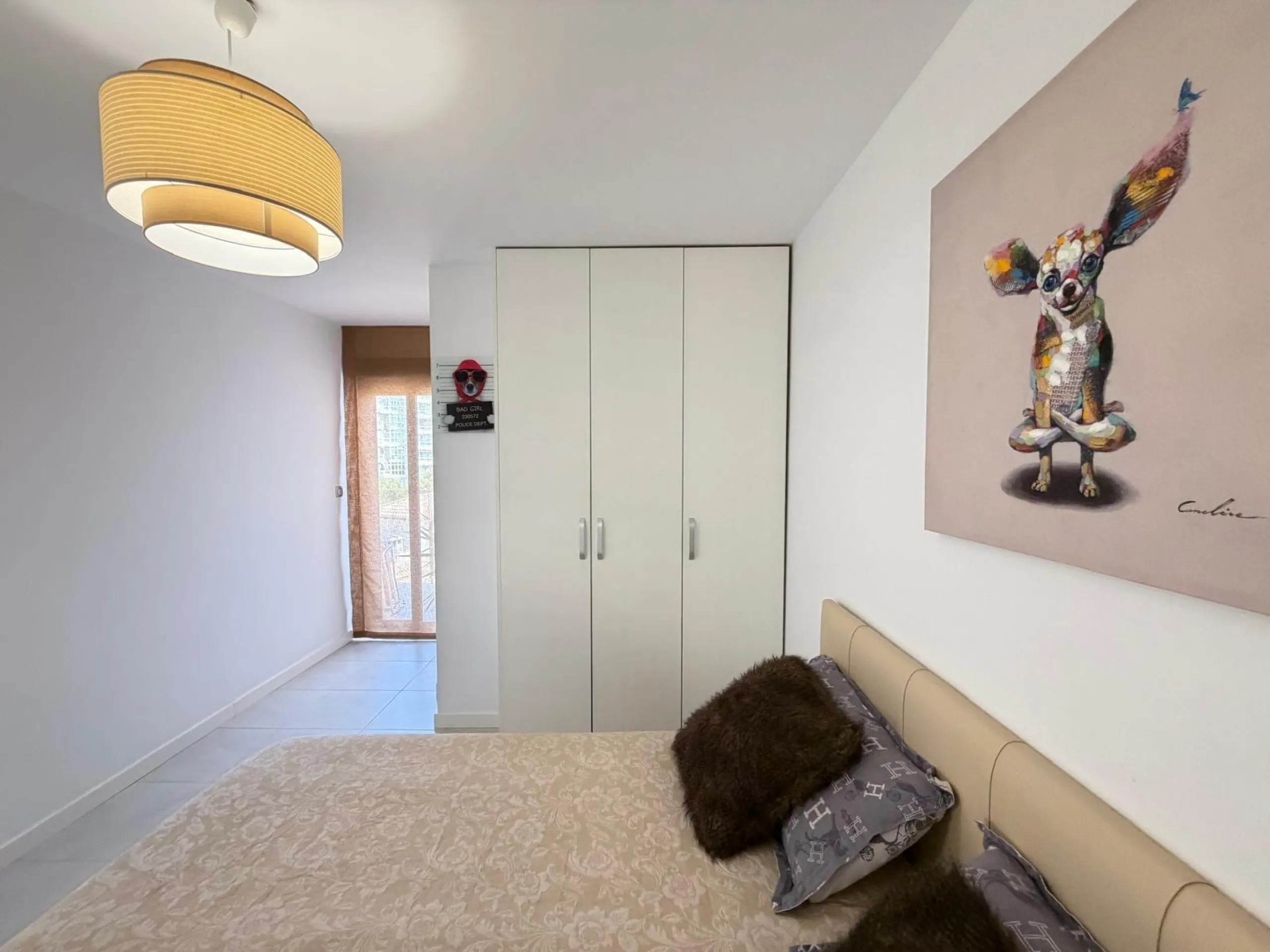 АПАРТАМЕНТЫ С ПРИВАТНЫМ УЧАСТКОМ 30 М2 В КАМПОАМОР. 3 СПАЛЬНИ. 2 ВАННЫЕ. ПЛОЩАДЬ 93 М2. ОБЩИЙ БАССЕЙН