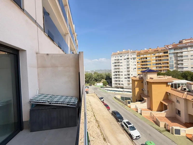 АПАРТАМЕНТЫ С ПРИВАТНЫМ УЧАСТКОМ 30 М2 В КАМПОАМОР. 3 СПАЛЬНИ. 2 ВАННЫЕ. ПЛОЩАДЬ 93 М2. ОБЩИЙ БАССЕЙН