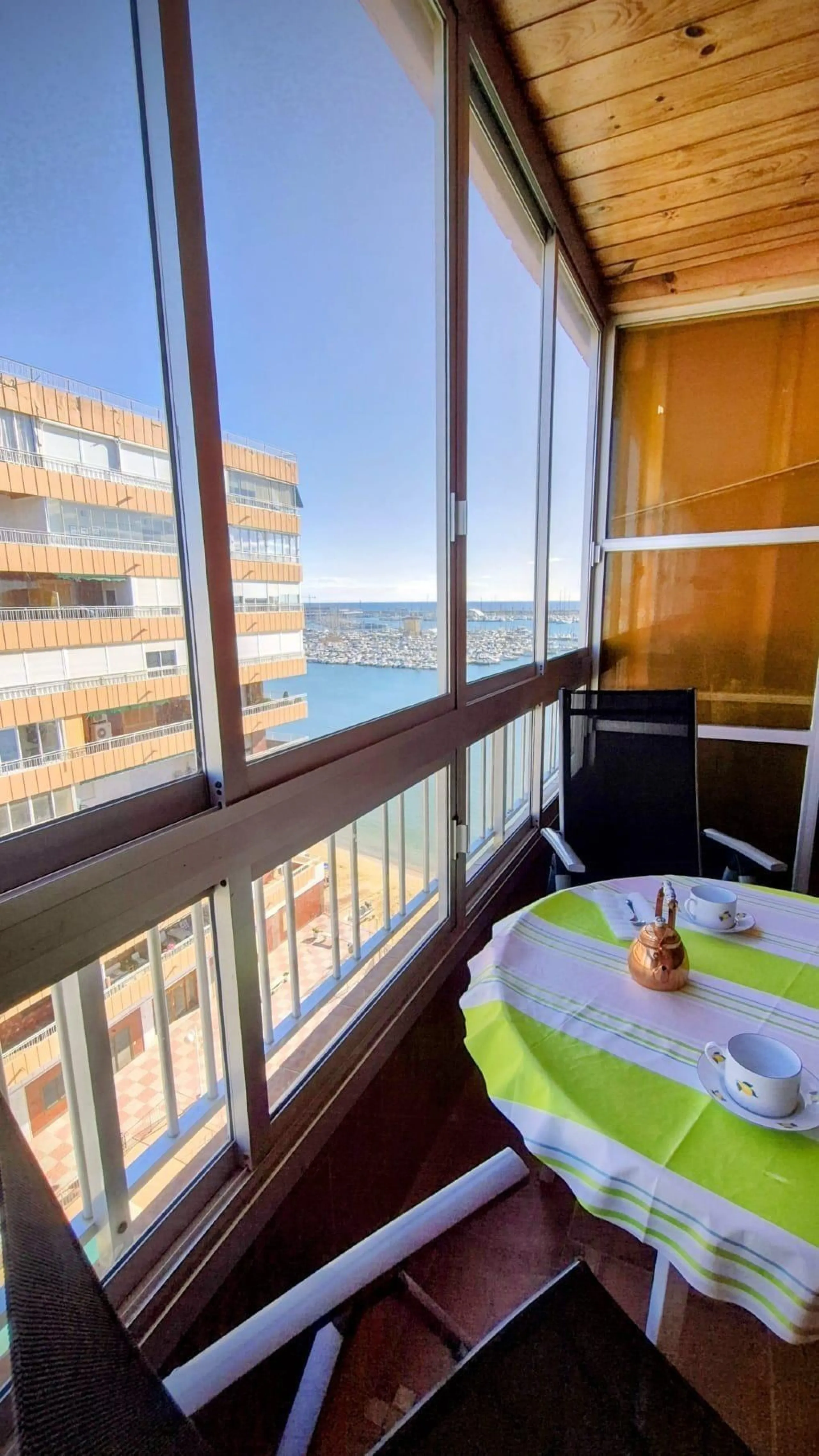 ¡SUPER PRECIO! APARTAMENTO EN PRIMERA LINEA DE PLAYA CON VISTAS AL MAR + PISCINA COMUNITARIA