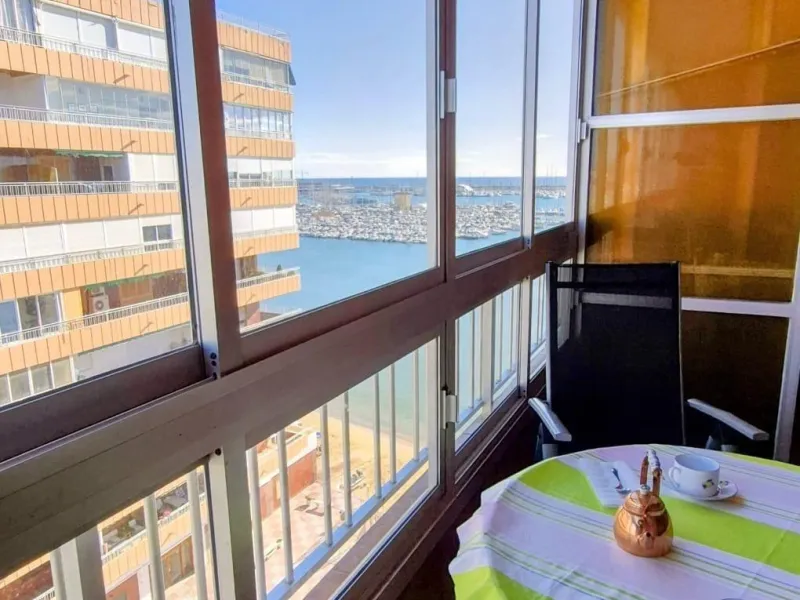 ¡SUPER PRECIO! APARTAMENTO EN PRIMERA LINEA DE PLAYA CON VISTAS AL MAR + PISCINA COMUNITARIA