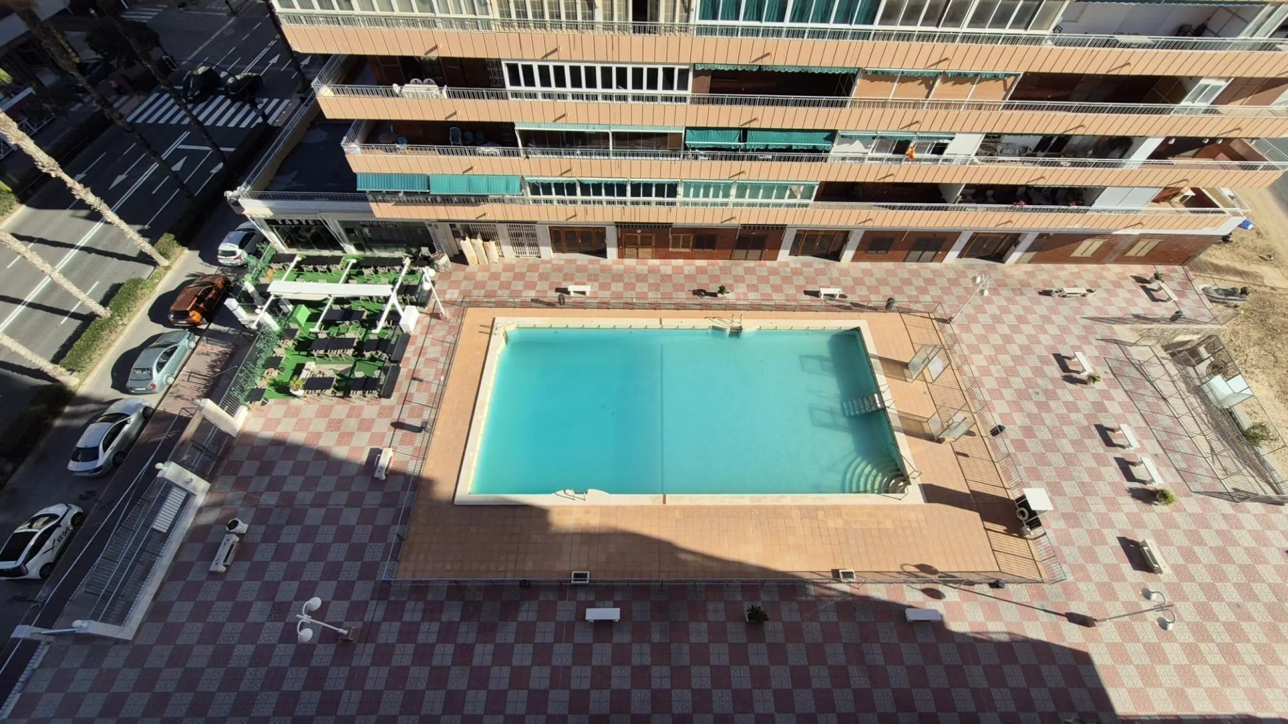 ¡SUPER PRECIO! APARTAMENTO EN PRIMERA LINEA DE PLAYA CON VISTAS AL MAR + PISCINA COMUNITARIA