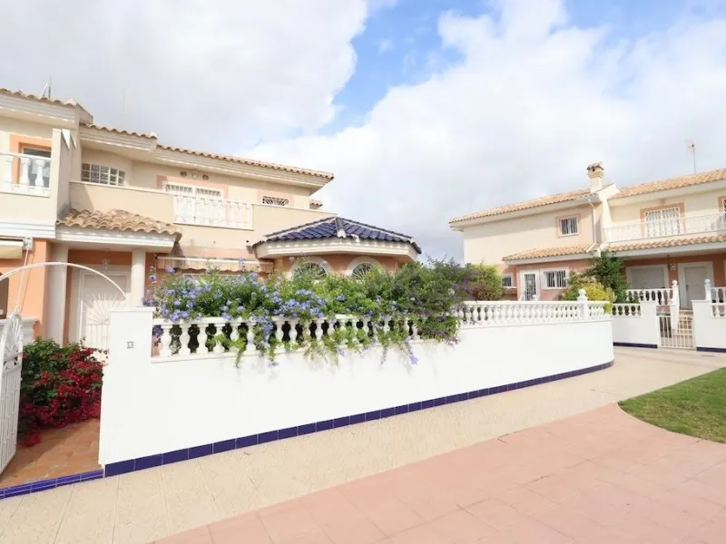 Ciudad Quesada, Residencial Elena – Corner townhouse directly facing the communal pool.