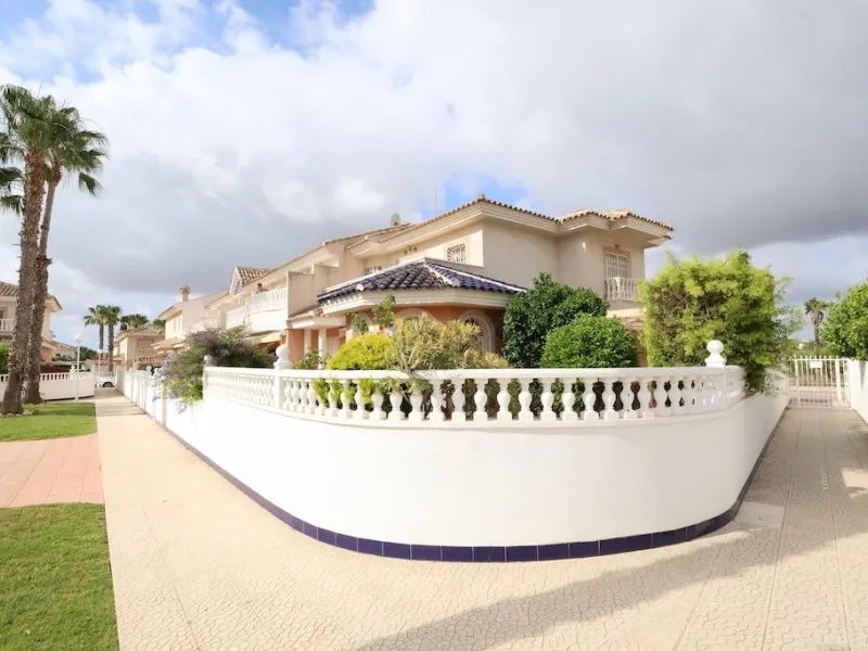 Ciudad Quesada, Residencial Elena – Corner townhouse directly facing the communal pool.
