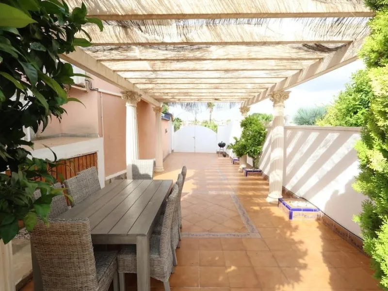 Ciudad Quesada, Residencial Elena – Corner townhouse directly facing the communal pool.