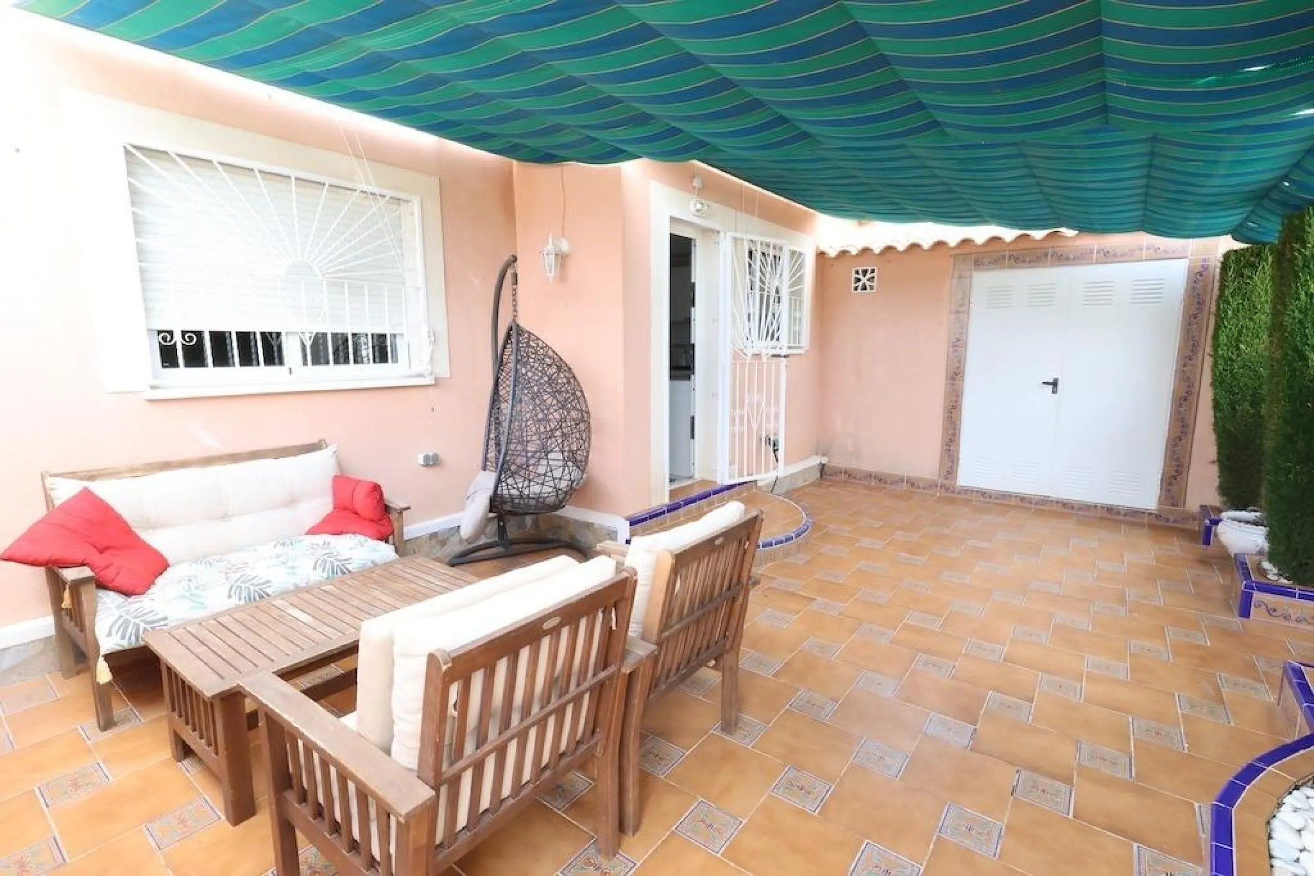 Ciudad Quesada, Residencial Elena – Corner townhouse directly facing the communal pool.