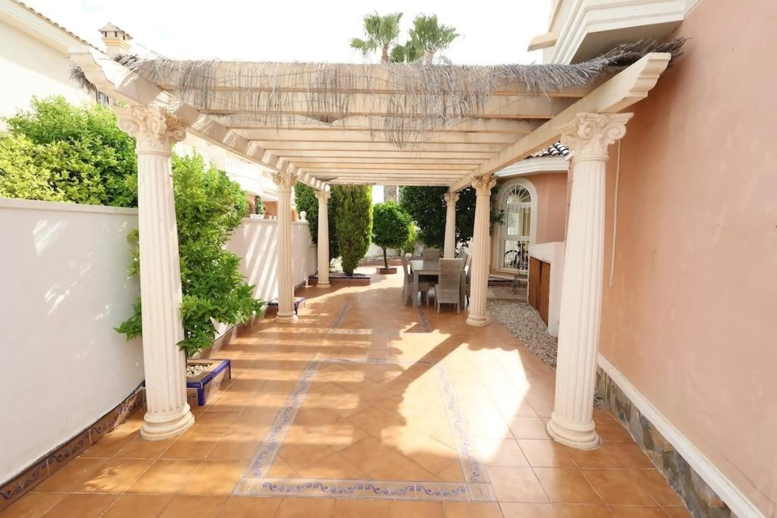Ciudad Quesada, Residencial Elena – Corner townhouse directly facing the communal pool.