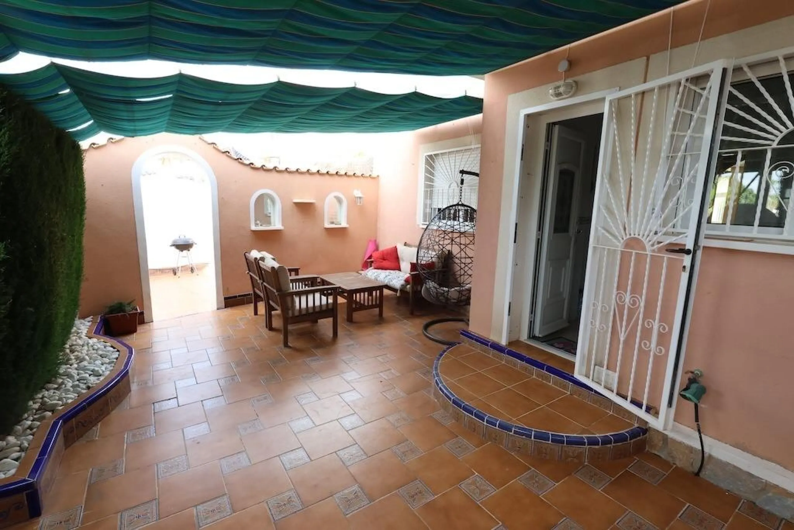 Ciudad Quesada, Residencial Elena – Corner townhouse directly facing the communal pool.