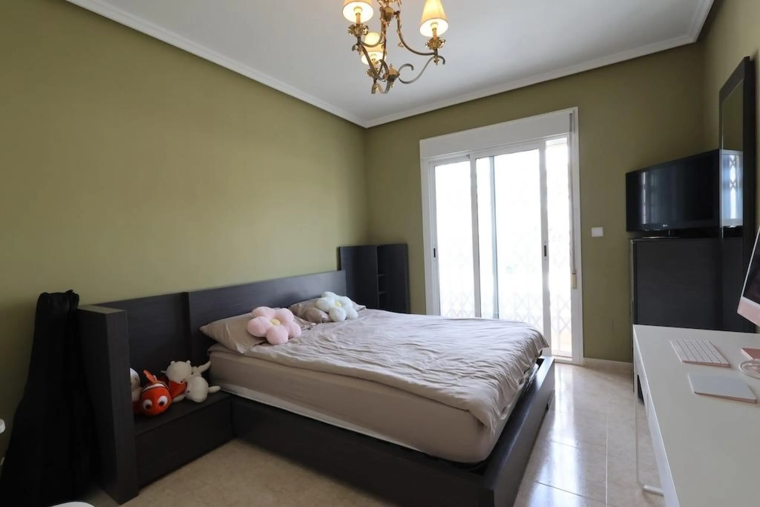 Ciudad Quesada, Residencial Elena – Corner townhouse directly facing the communal pool.