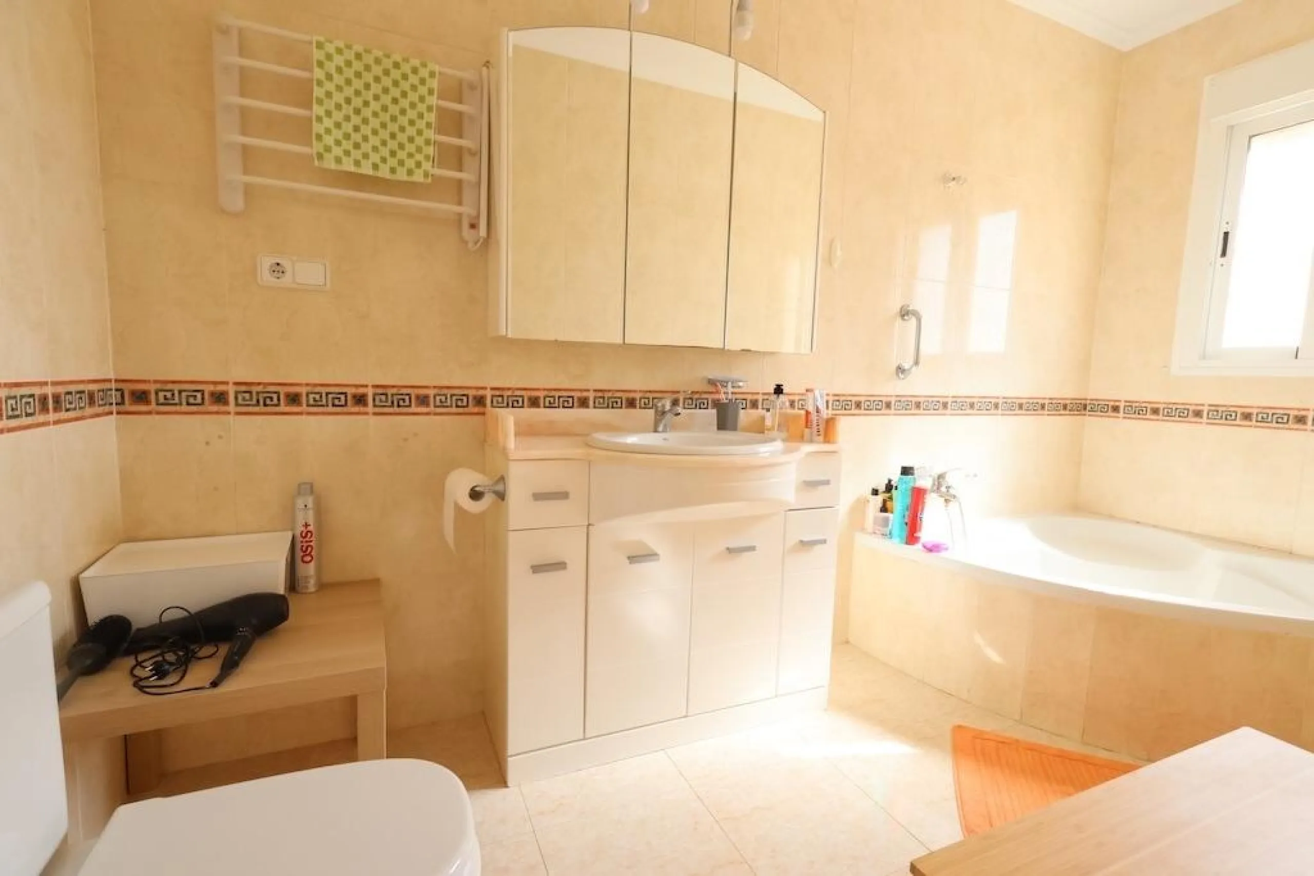 Ciudad Quesada, Residencial Elena – Corner townhouse directly facing the communal pool.
