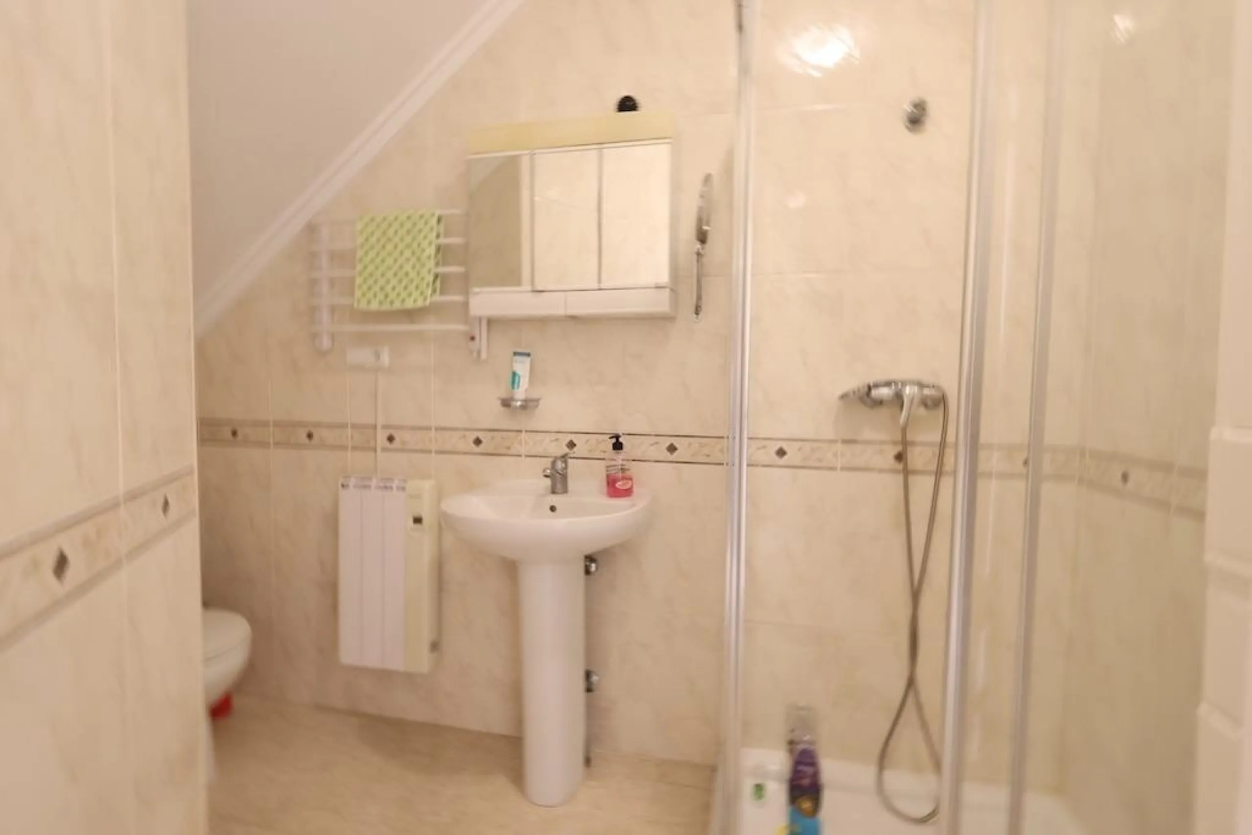 Ciudad Quesada, Residencial Elena – Corner townhouse directly facing the communal pool.