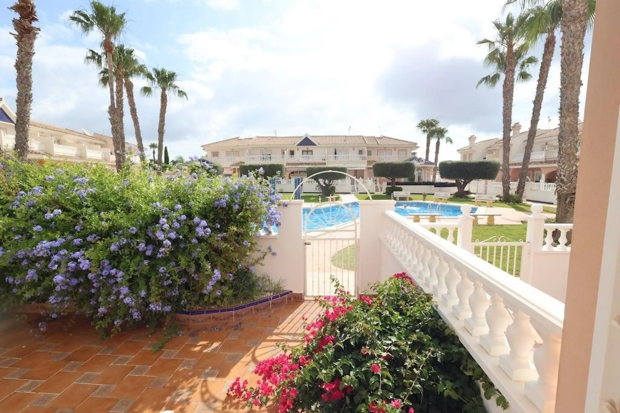 Ciudad Quesada, Residencial Elena – Corner townhouse directly facing the communal pool.