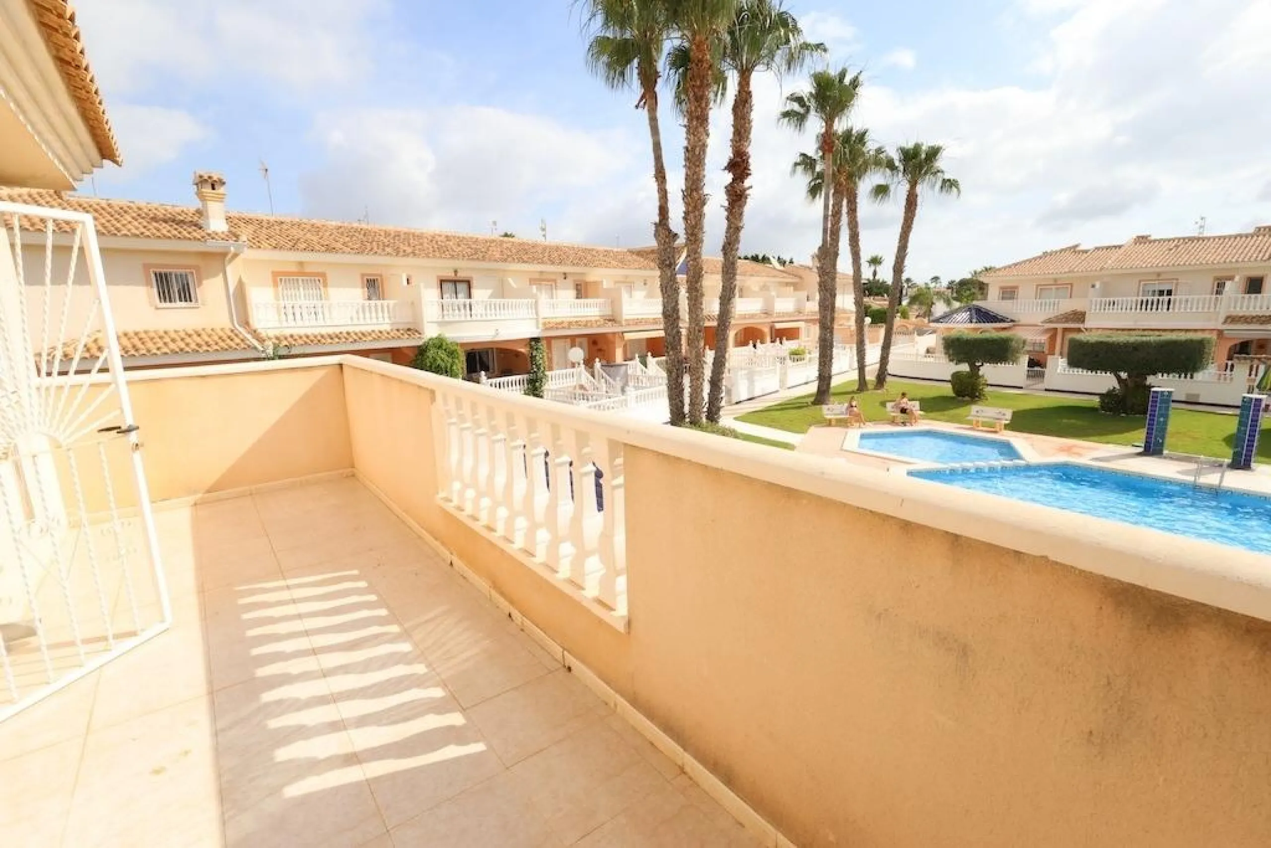 Ciudad Quesada, Residencial Elena – Corner townhouse directly facing the communal pool.