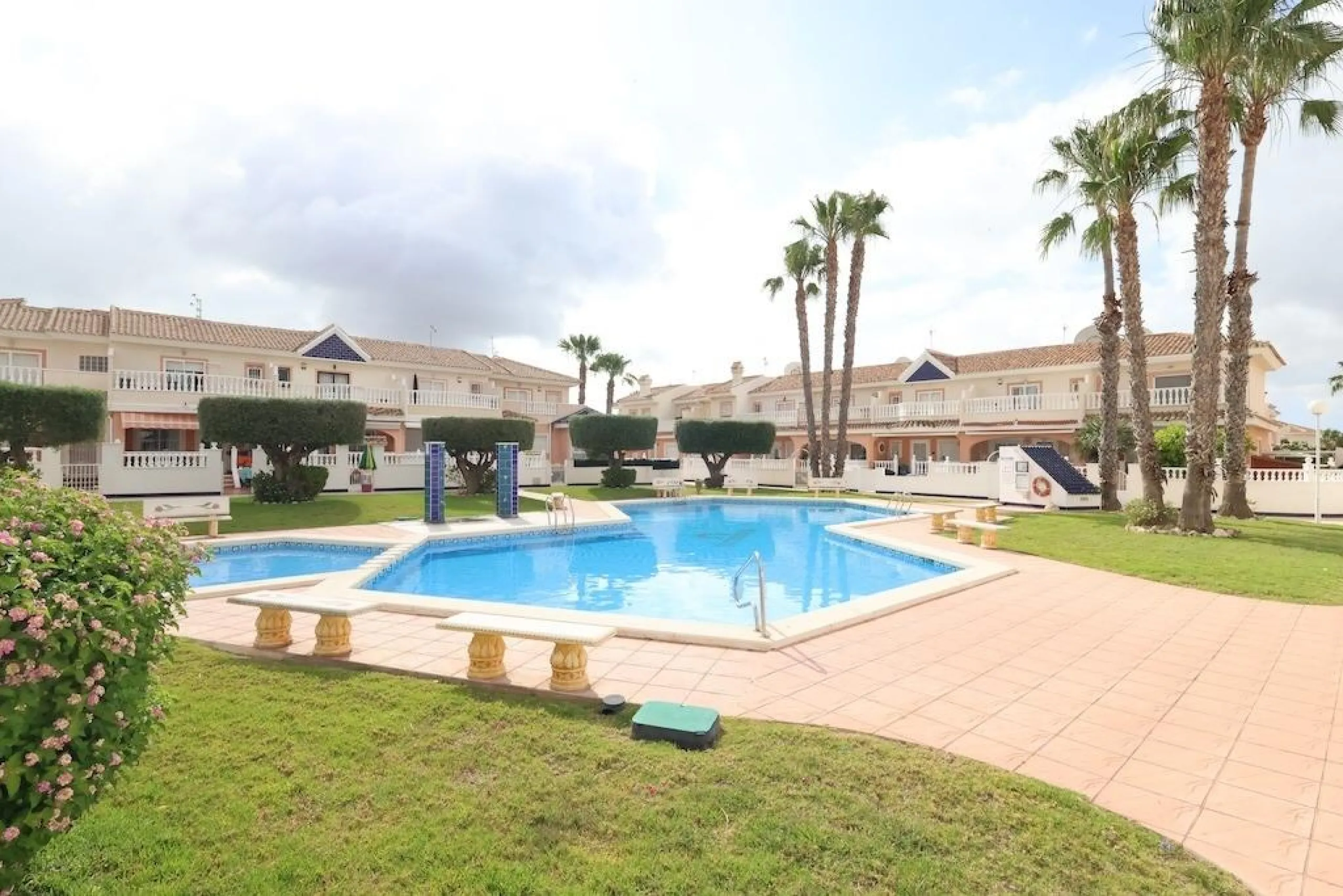 Ciudad Quesada, Residencial Elena – Corner townhouse directly facing the communal pool.