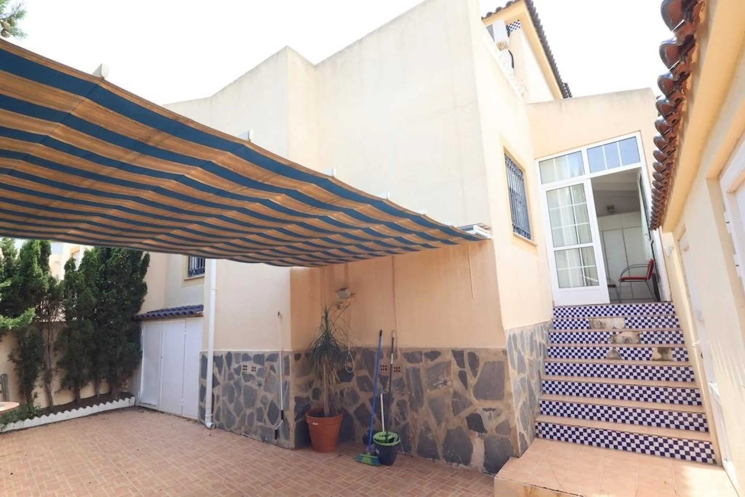 Corner townhouse in los Balcones