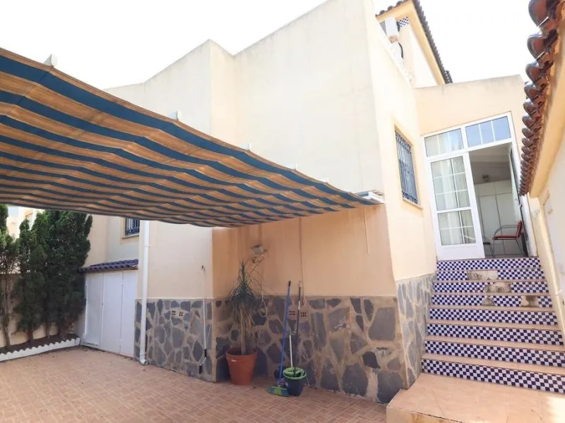 Corner townhouse in los Balcones