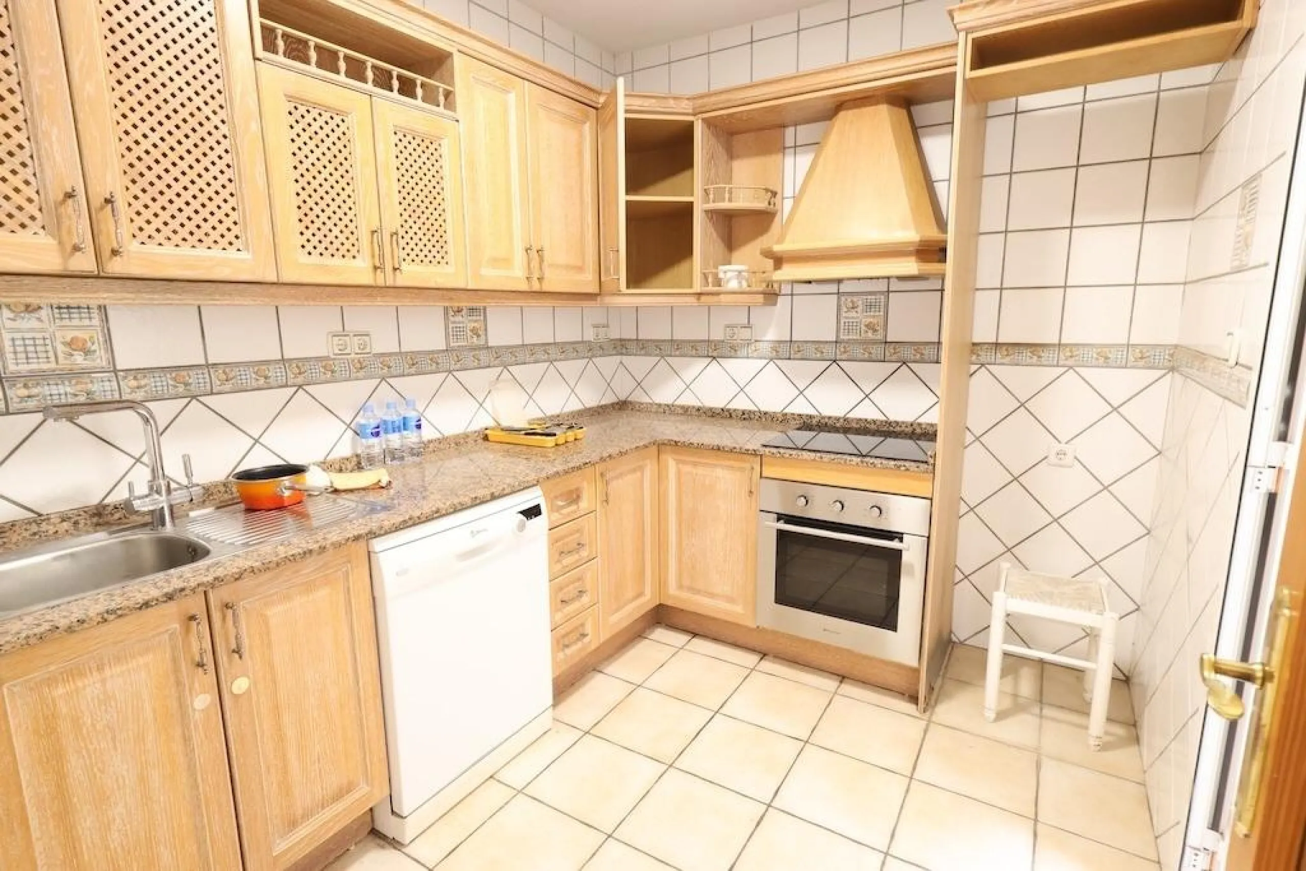 Corner townhouse in los Balcones
