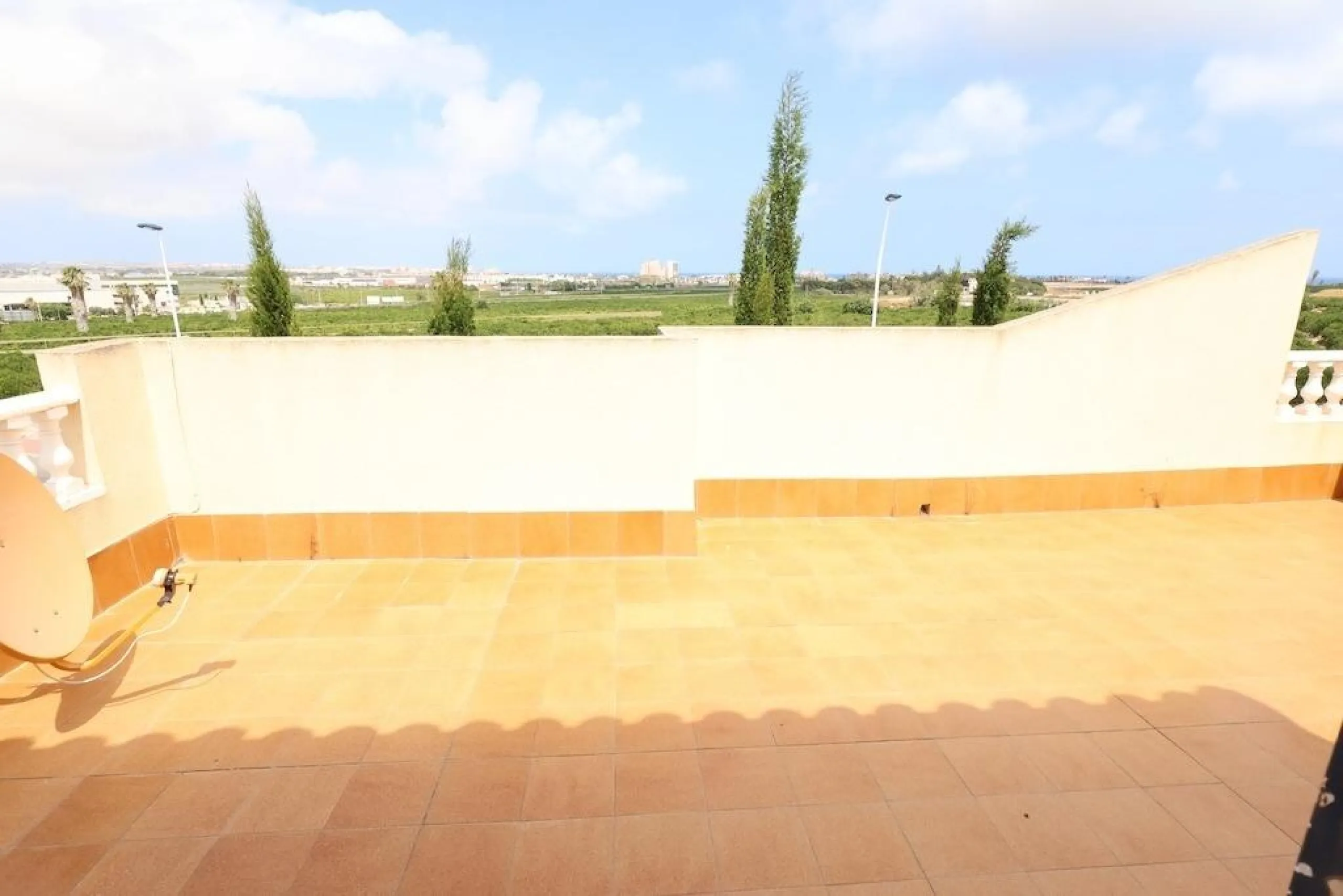 Corner townhouse in los Balcones