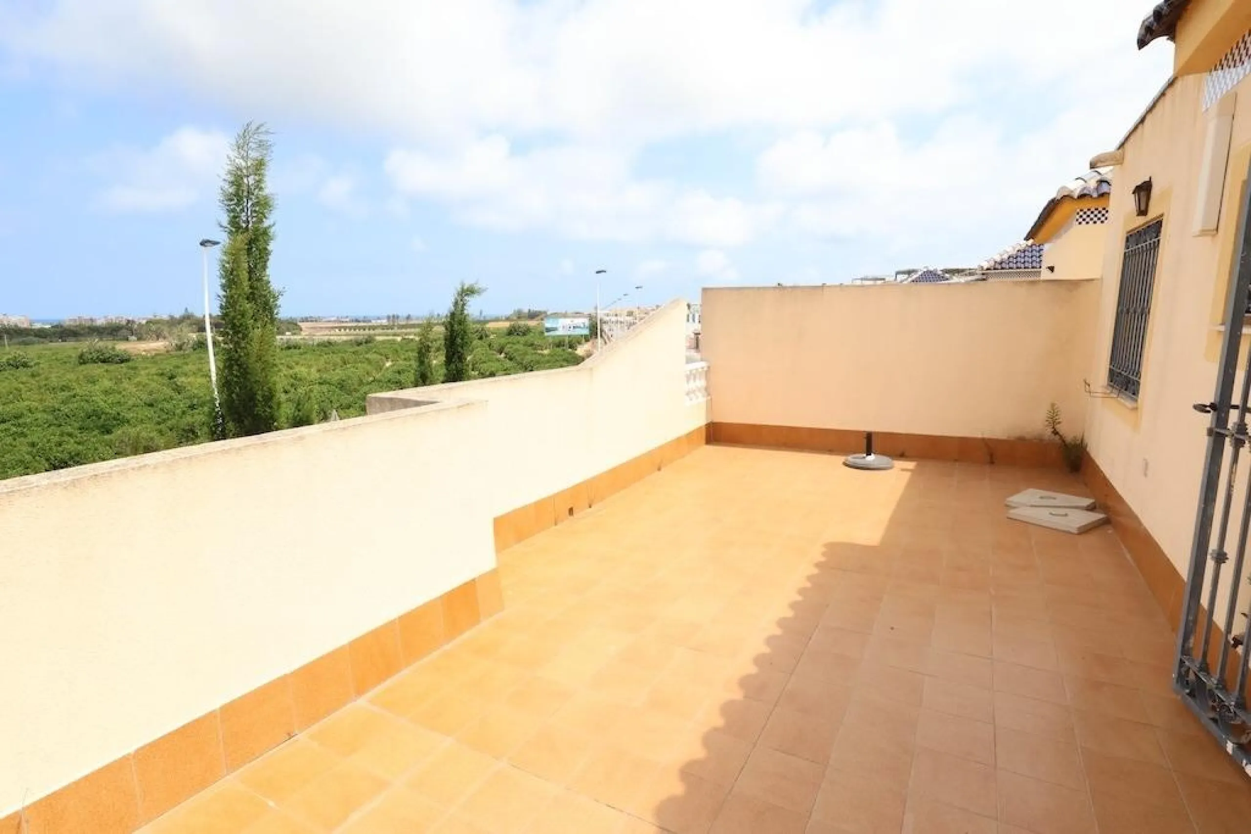 Corner townhouse in los Balcones