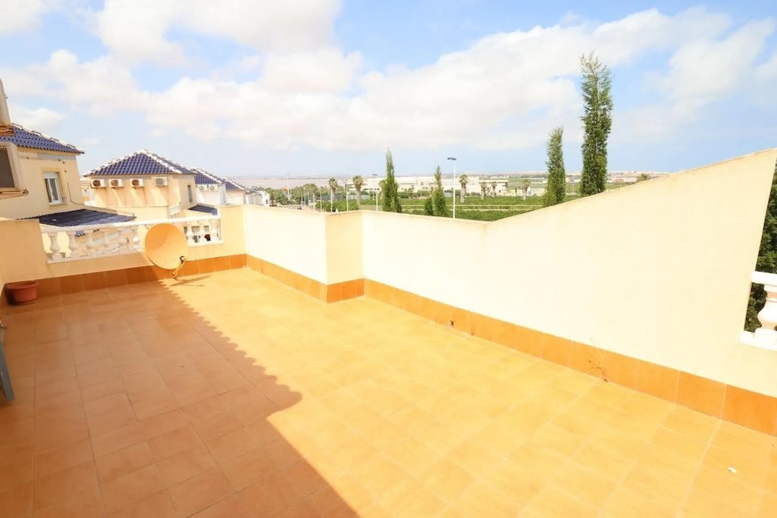 Corner townhouse in los Balcones
