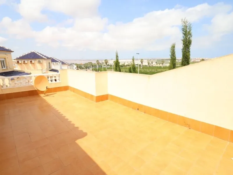 Corner townhouse in los Balcones