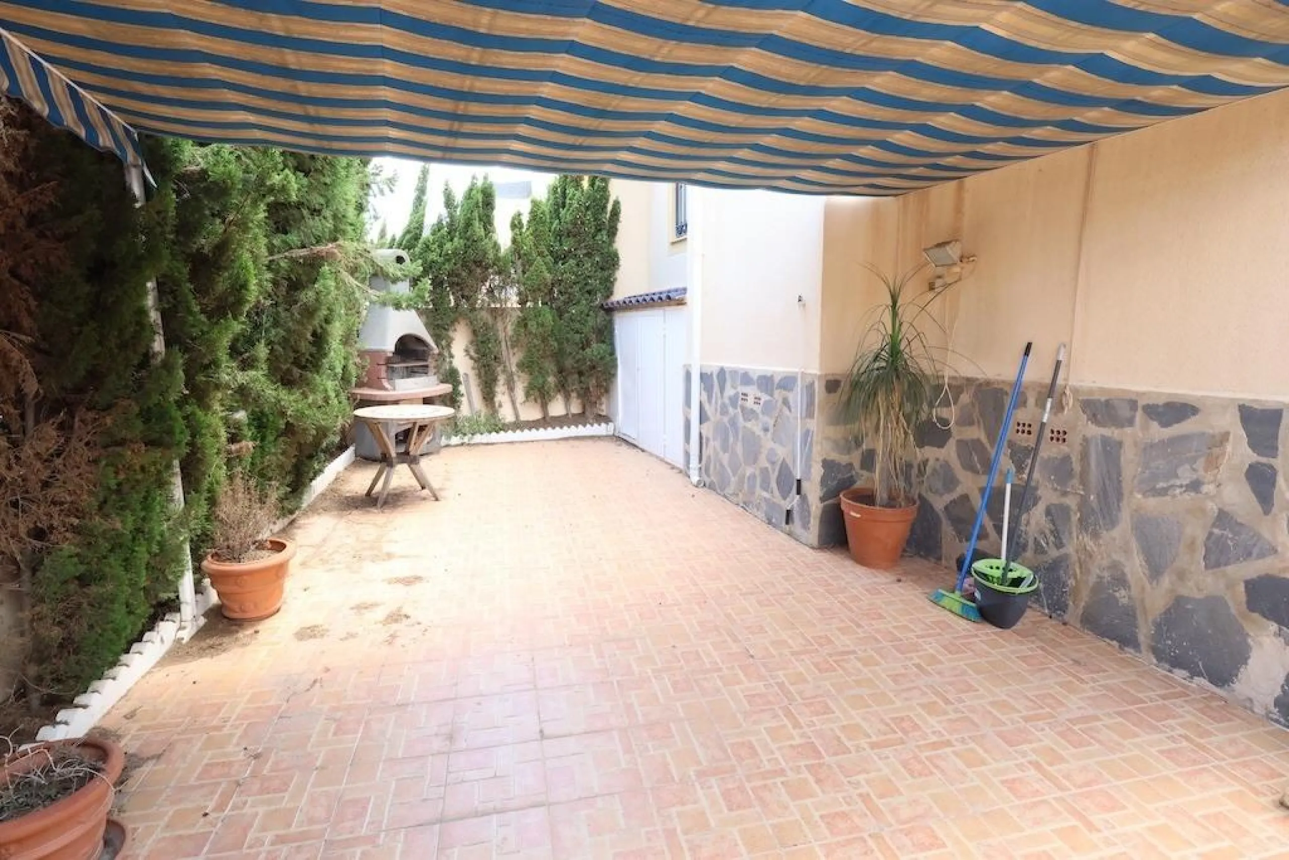 Corner townhouse in los Balcones