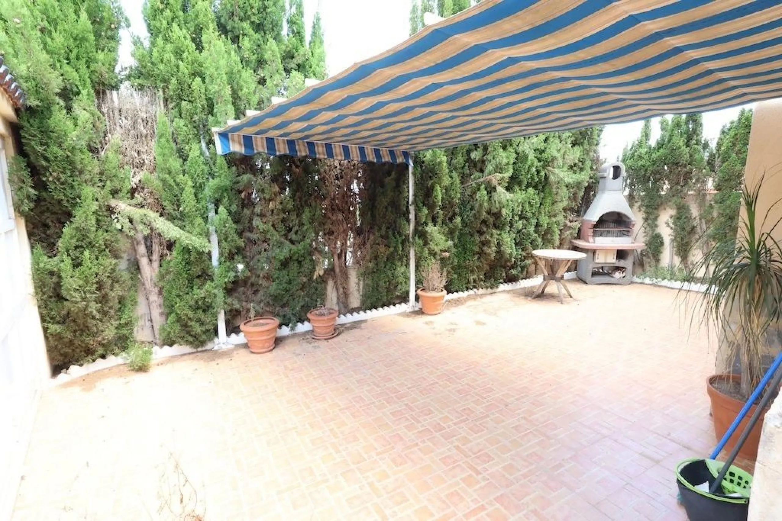 Corner townhouse in los Balcones