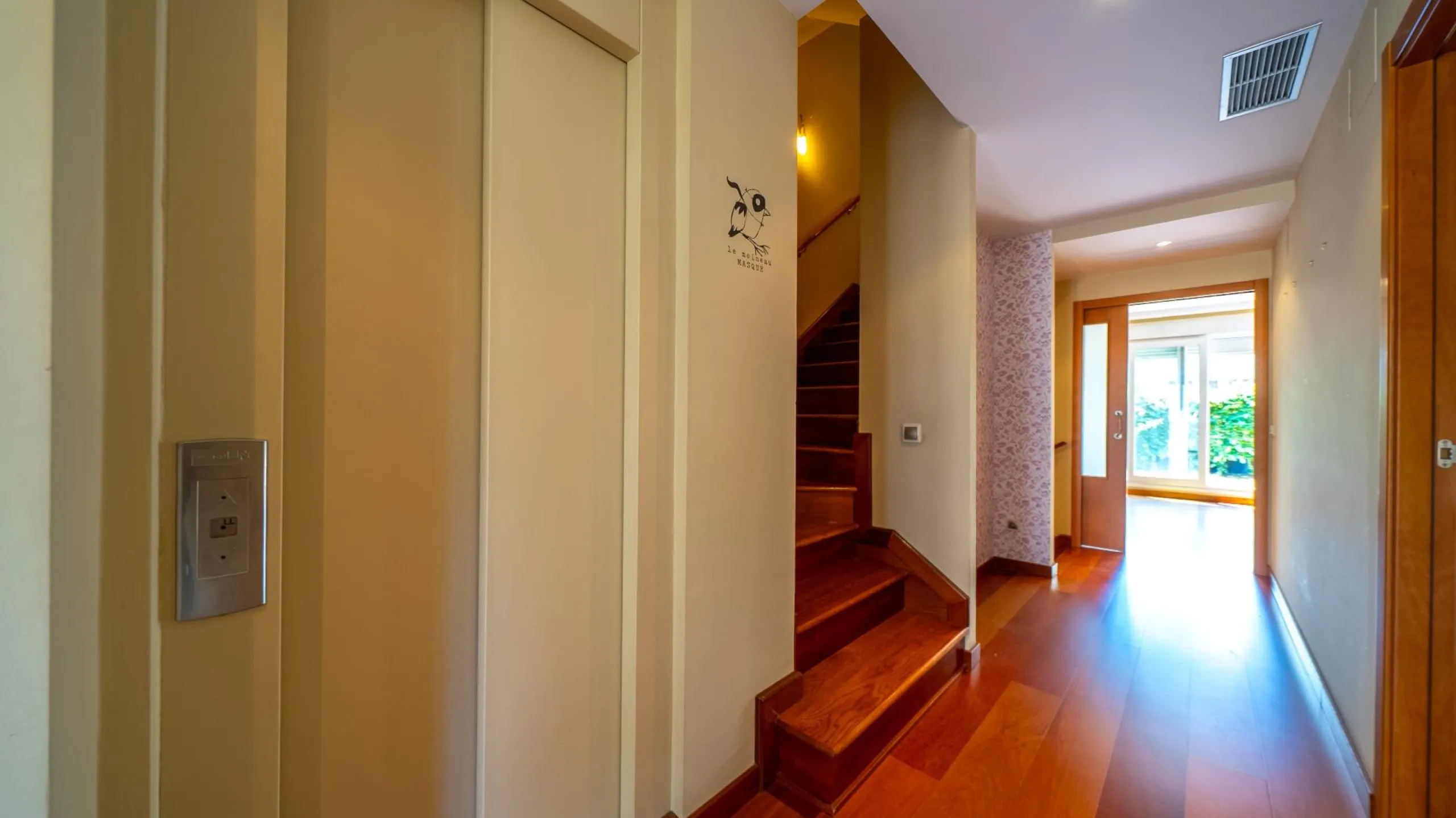 EXCLUSIVE TOWNHOUSE WITH PRIVATE ELEVATOR, GARDEN AND SWIMMING POOL IN POZUELO DE ALARCÓN
