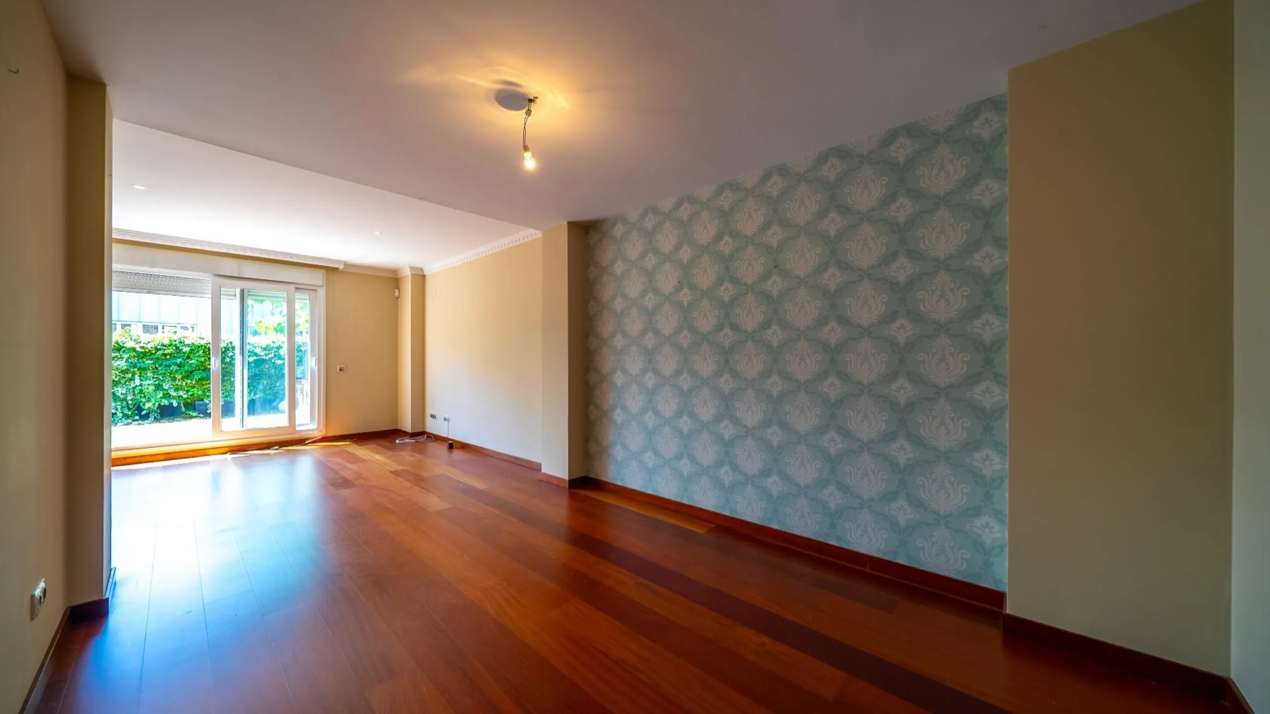 EXCLUSIVE TOWNHOUSE WITH PRIVATE ELEVATOR, GARDEN AND SWIMMING POOL IN POZUELO DE ALARCÓN