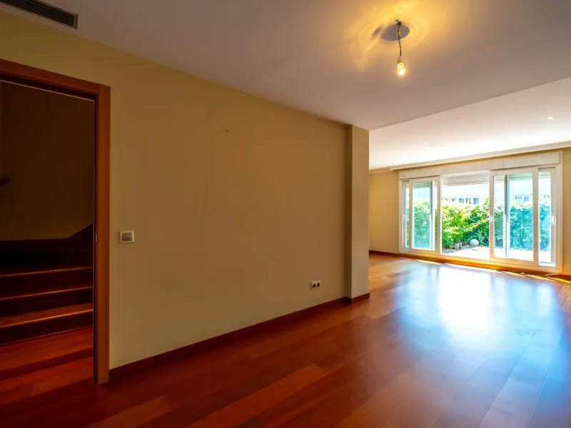 EXCLUSIVE TOWNHOUSE WITH PRIVATE ELEVATOR, GARDEN AND SWIMMING POOL IN POZUELO DE ALARCÓN