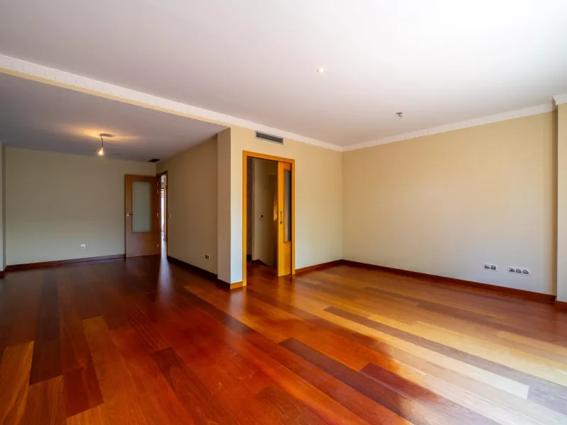 EXCLUSIVE TOWNHOUSE WITH PRIVATE ELEVATOR, GARDEN AND SWIMMING POOL IN POZUELO DE ALARCÓN